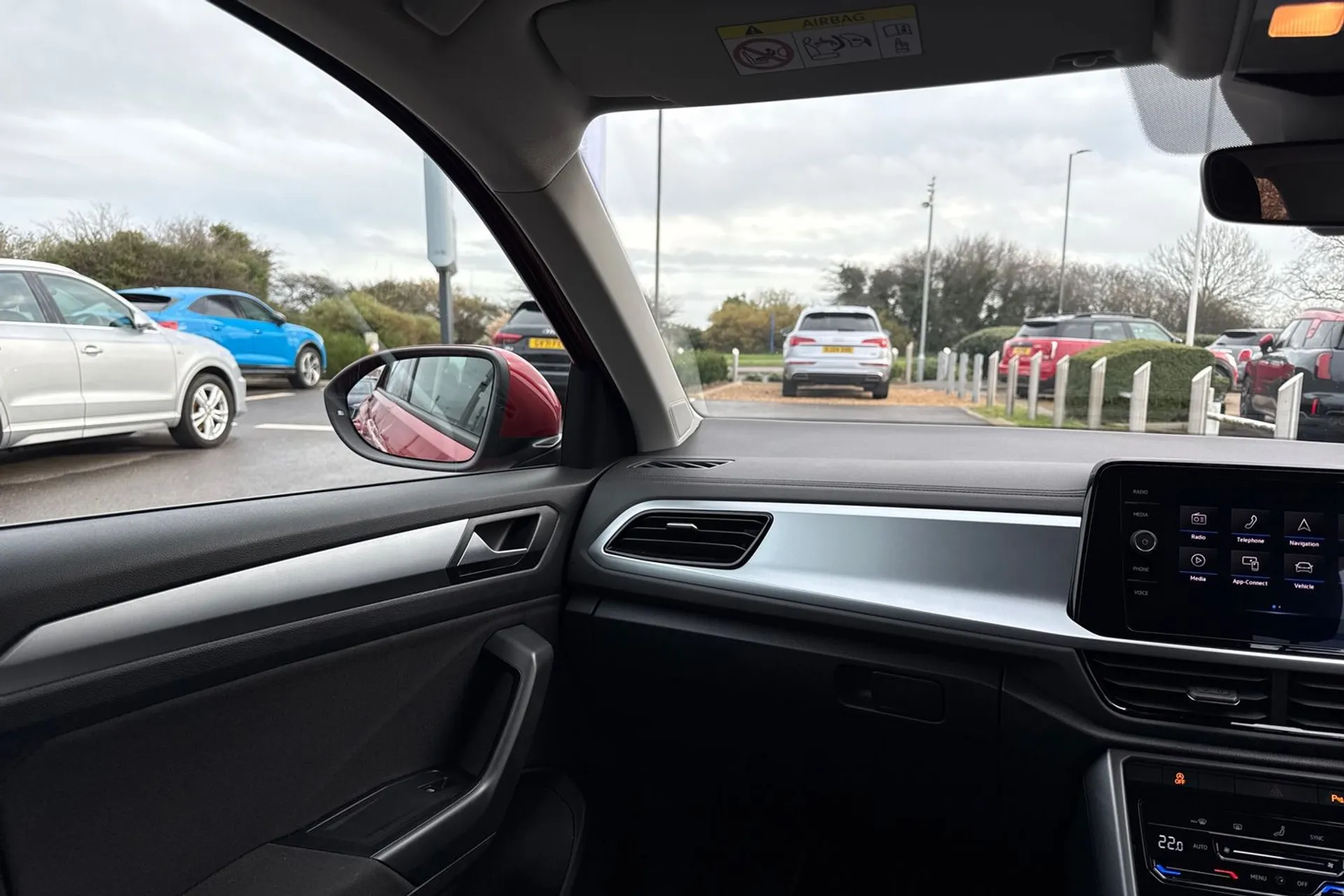 VOLKSWAGEN T-ROC thumbnail image number 41