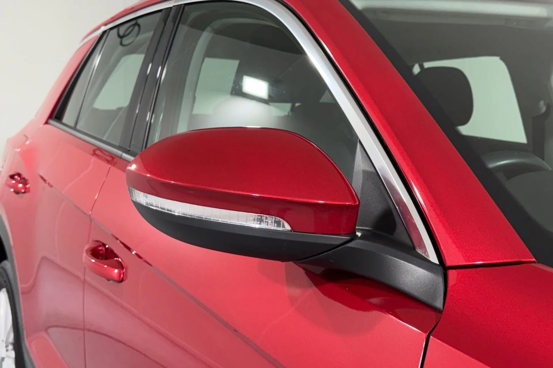 VOLKSWAGEN T-ROC thumbnail image number 27