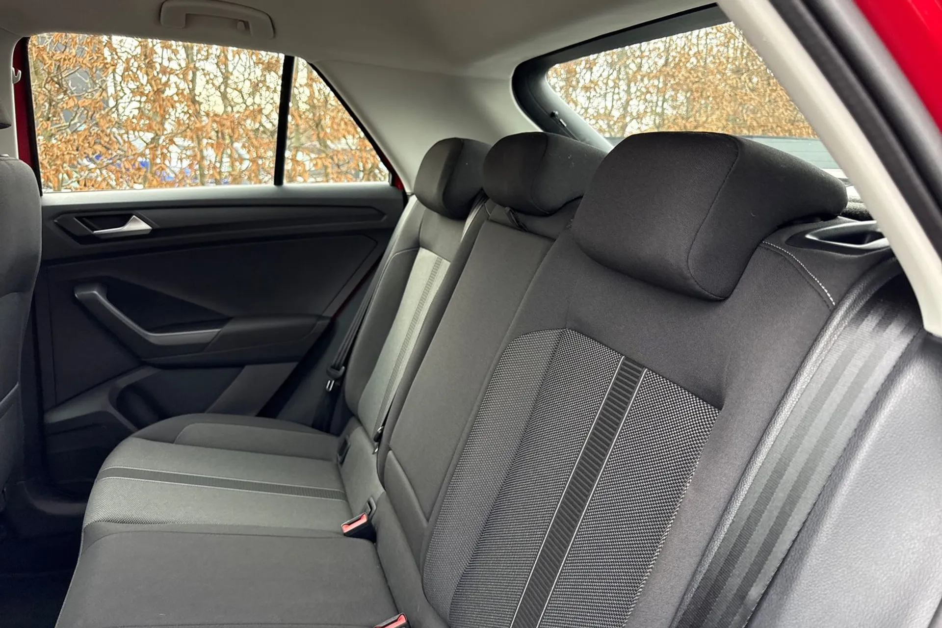 VOLKSWAGEN T-ROC thumbnail image number 38