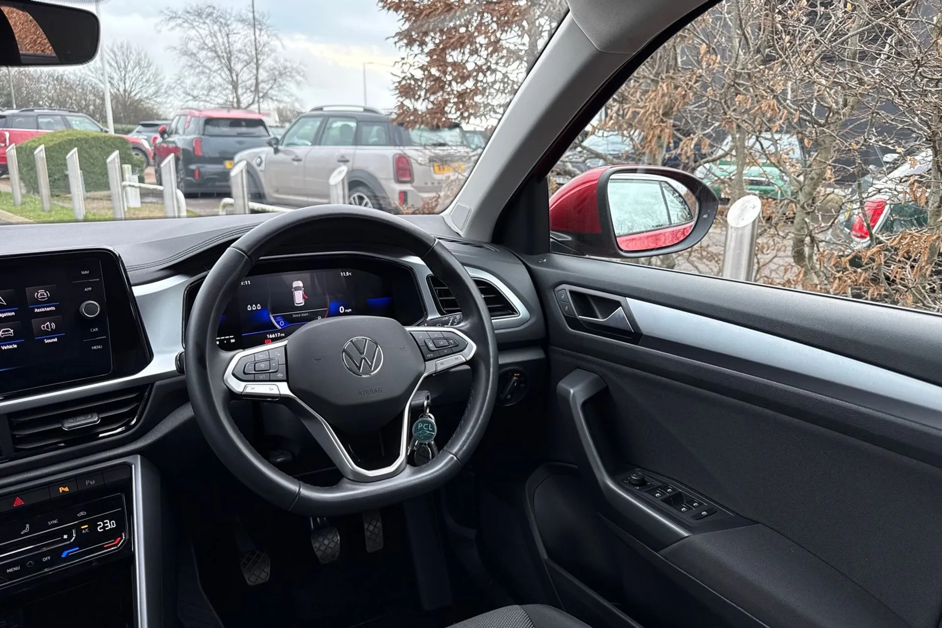 VOLKSWAGEN T-ROC thumbnail image number 42