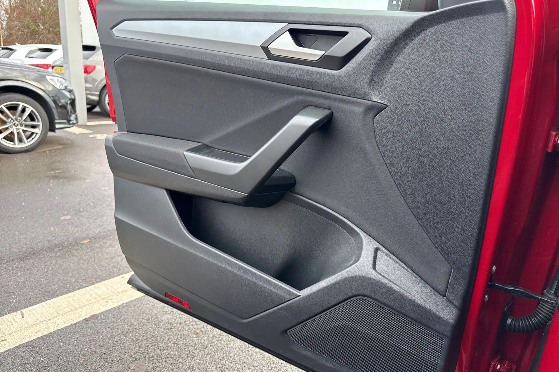 VOLKSWAGEN T-ROC thumbnail image number 19