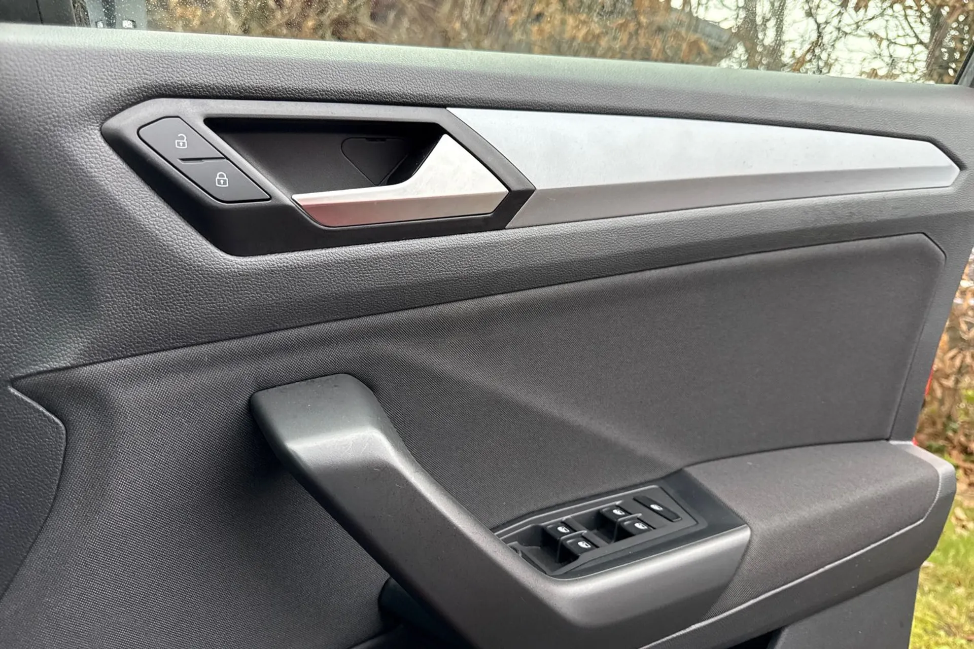 VOLKSWAGEN T-ROC thumbnail image number 46