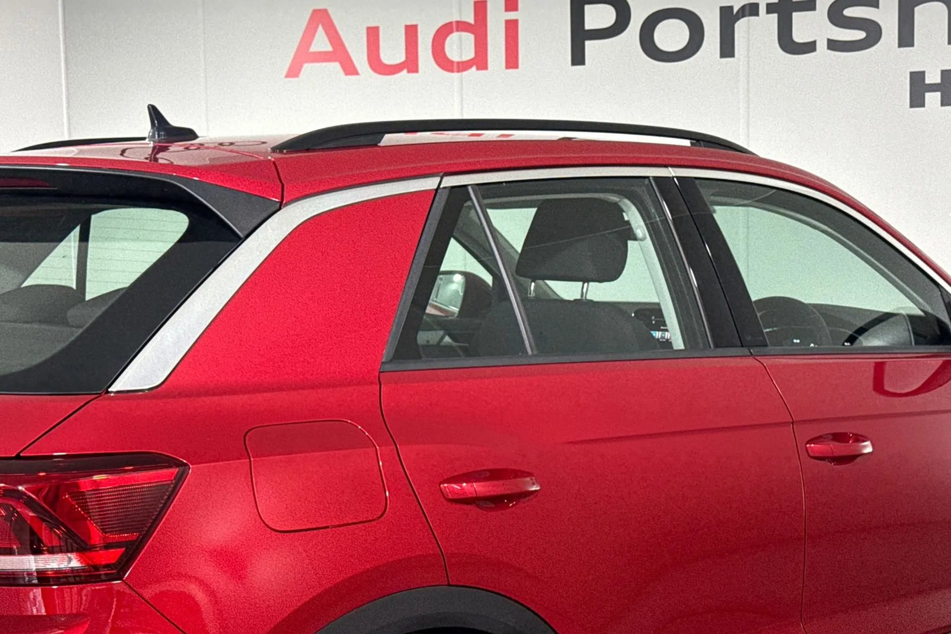 VOLKSWAGEN T-ROC thumbnail image number 13