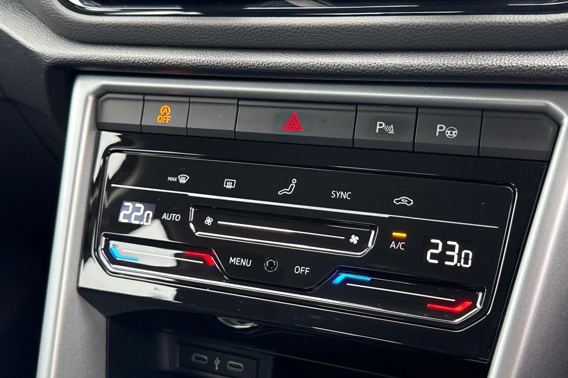 VOLKSWAGEN T-ROC thumbnail image number 26