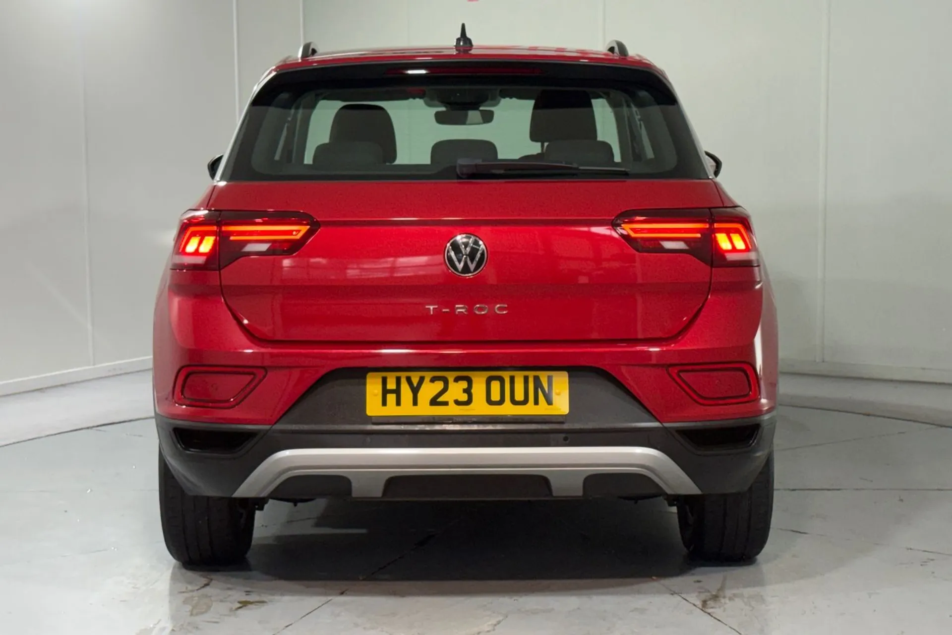 VOLKSWAGEN T-ROC thumbnail image number 9
