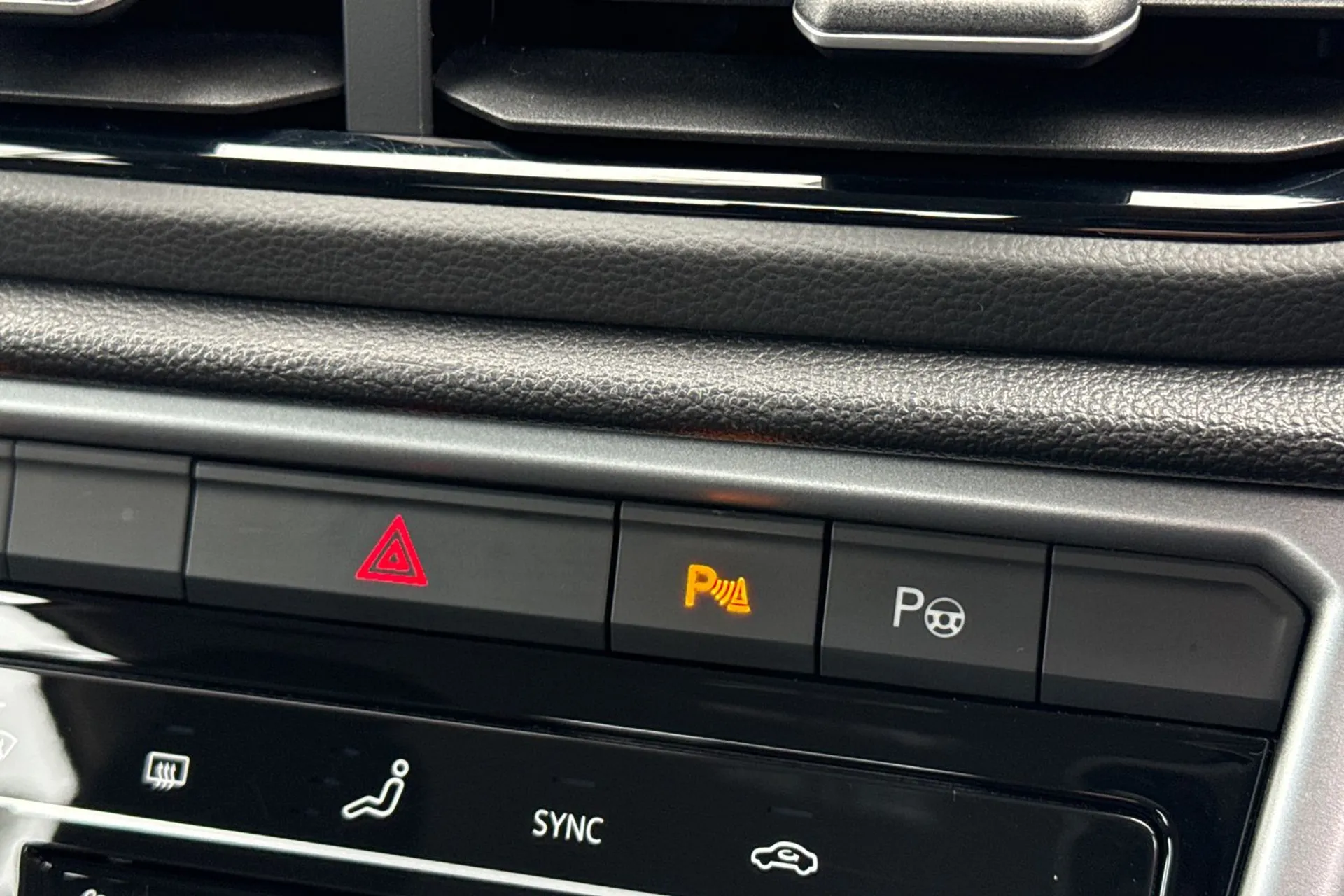 VOLKSWAGEN T-ROC thumbnail image number 28