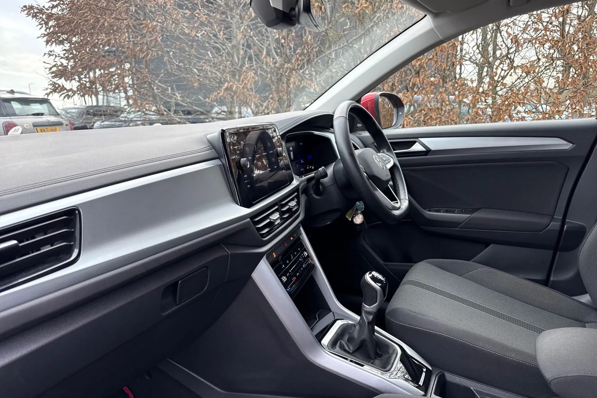 VOLKSWAGEN T-ROC thumbnail image number 34