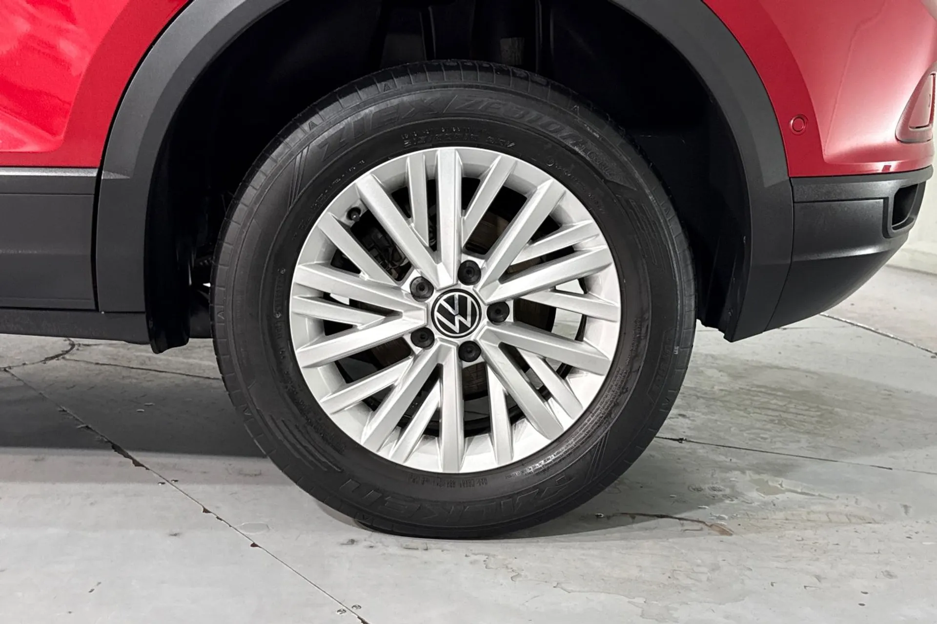 VOLKSWAGEN T-ROC thumbnail image number 12