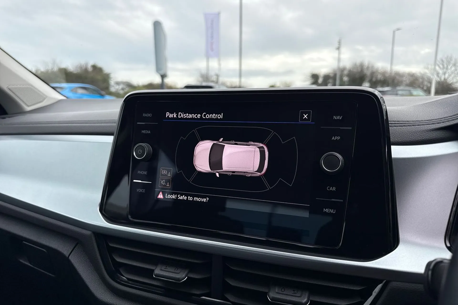 VOLKSWAGEN T-ROC thumbnail image number 35