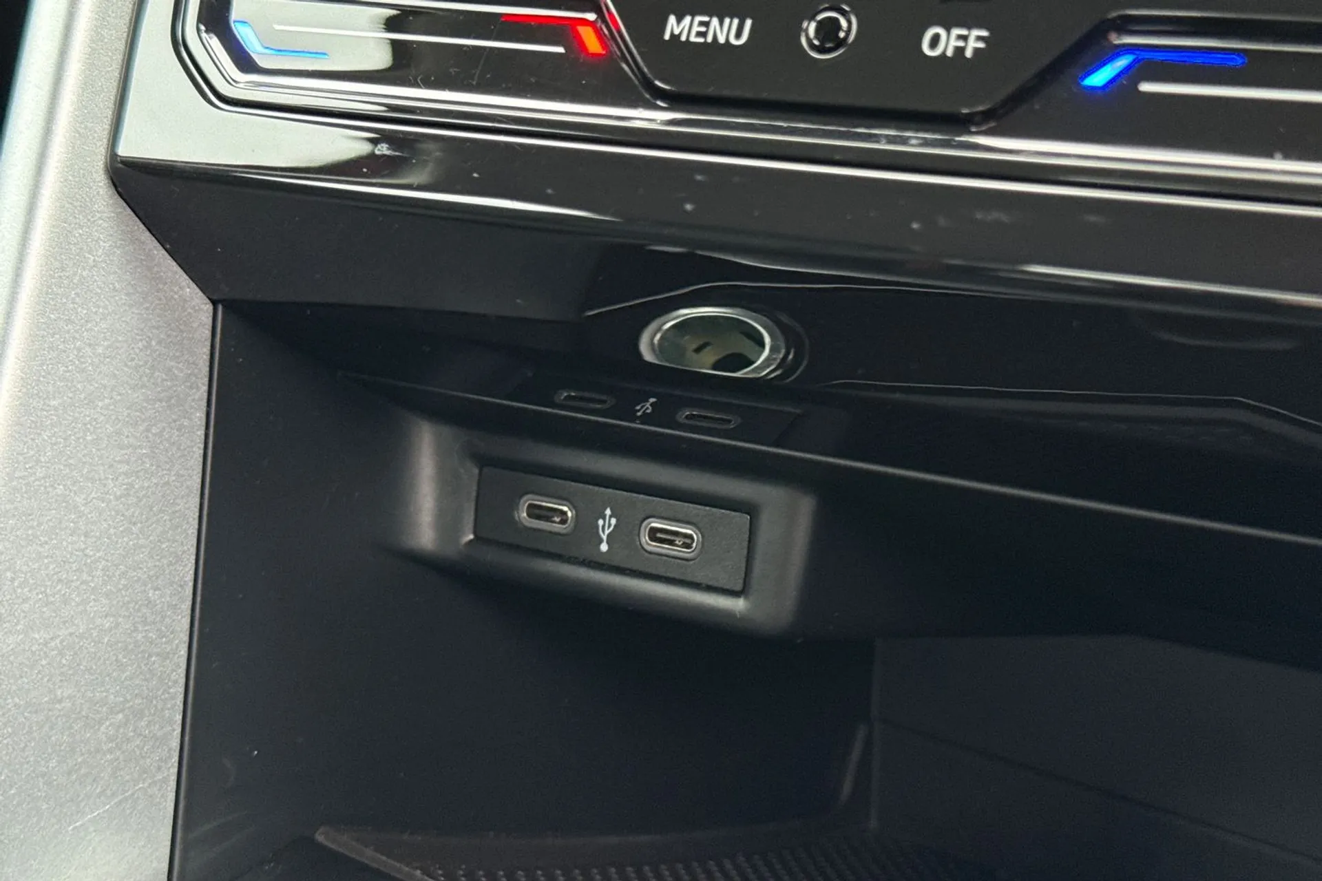 VOLKSWAGEN T-ROC thumbnail image number 33