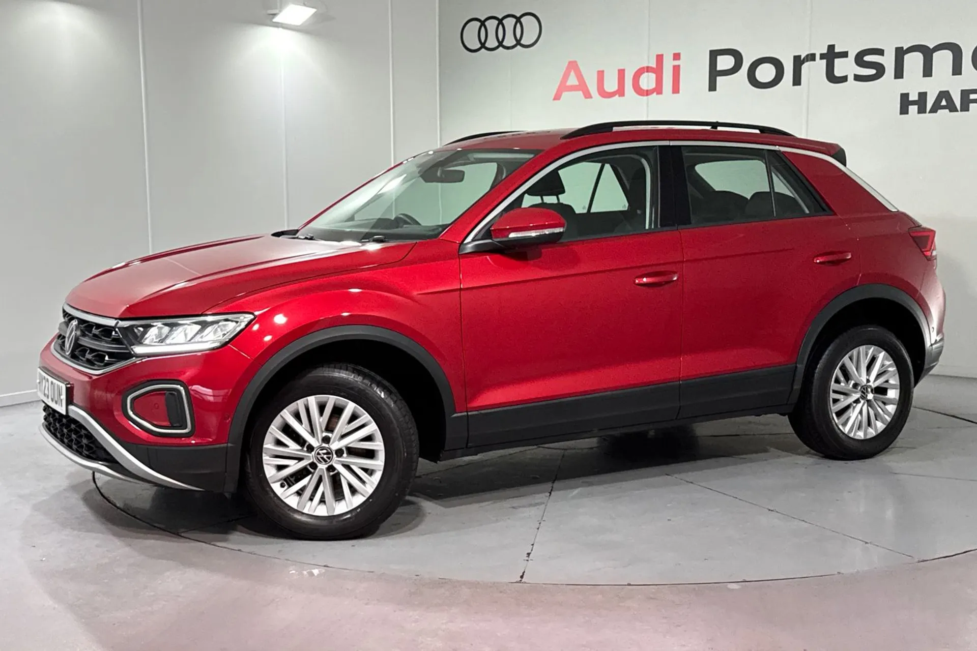 VOLKSWAGEN T-ROC thumbnail image number 5