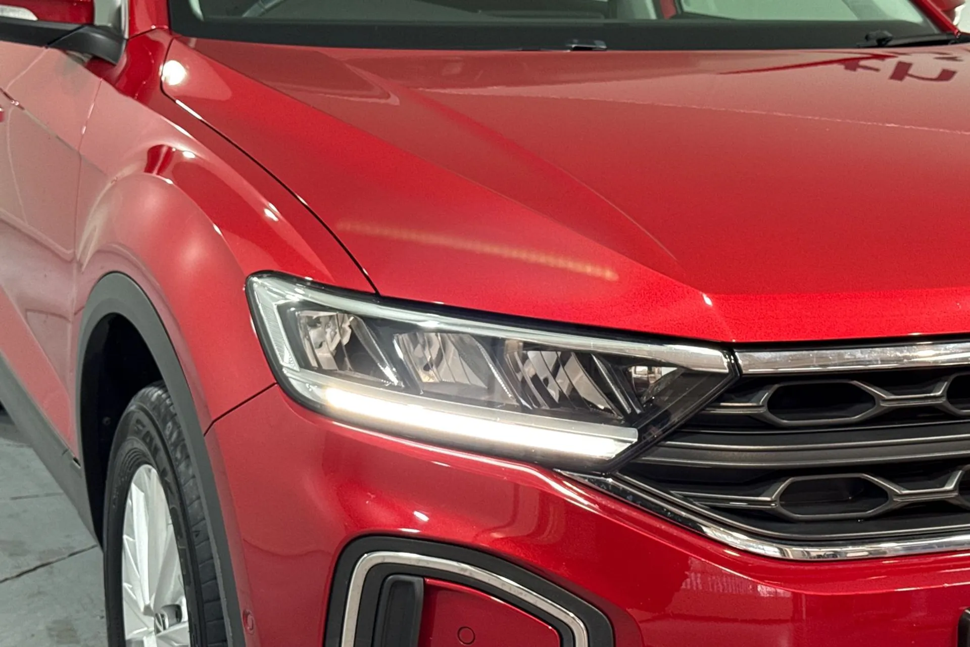 VOLKSWAGEN T-ROC thumbnail image number 17