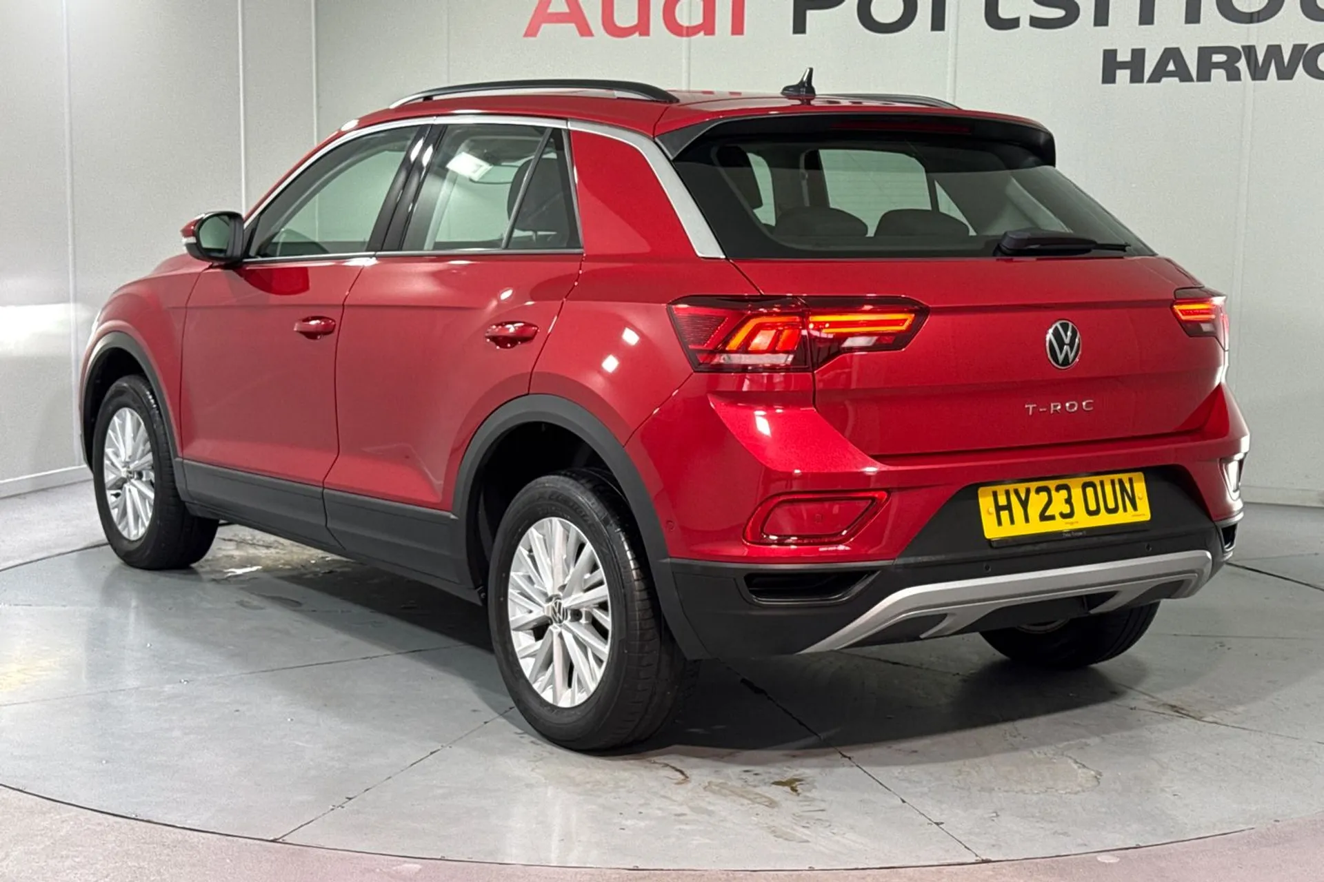 VOLKSWAGEN T-ROC thumbnail image number 10
