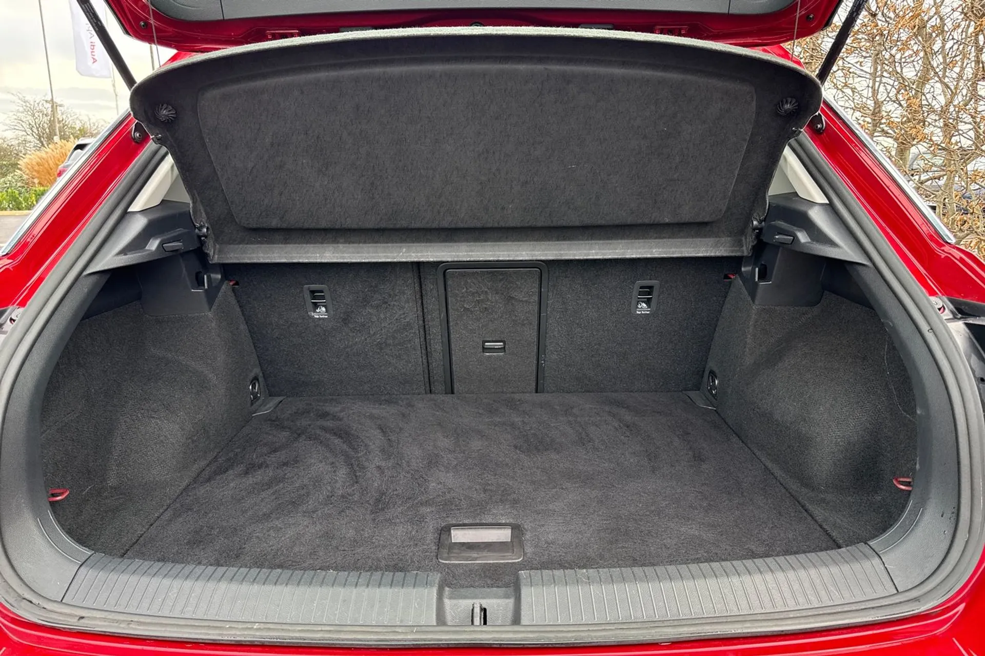 VOLKSWAGEN T-ROC thumbnail image number 18