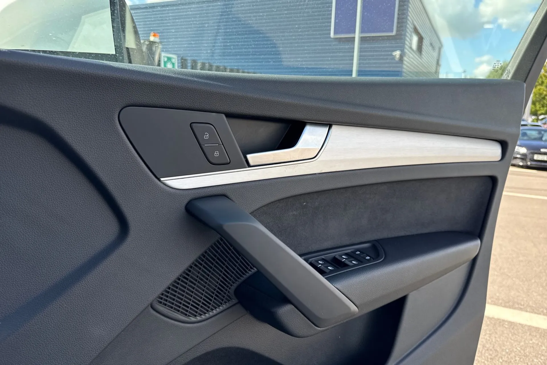 Audi Q5 thumbnail image number 43