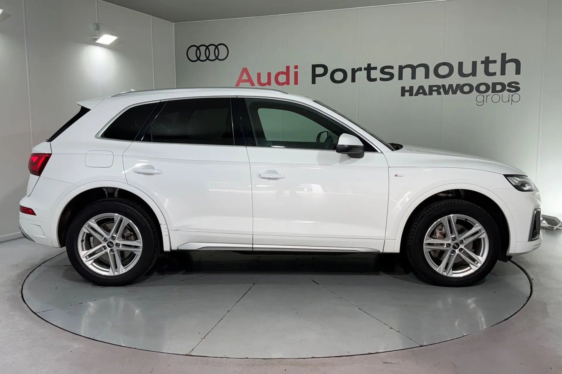 Audi Q5 thumbnail image number 2