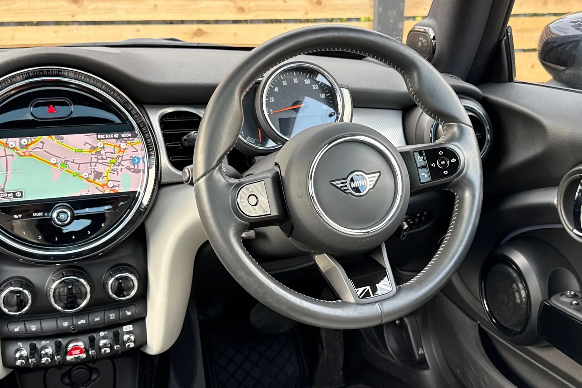 MINI HATCHBACK thumbnail image number 36