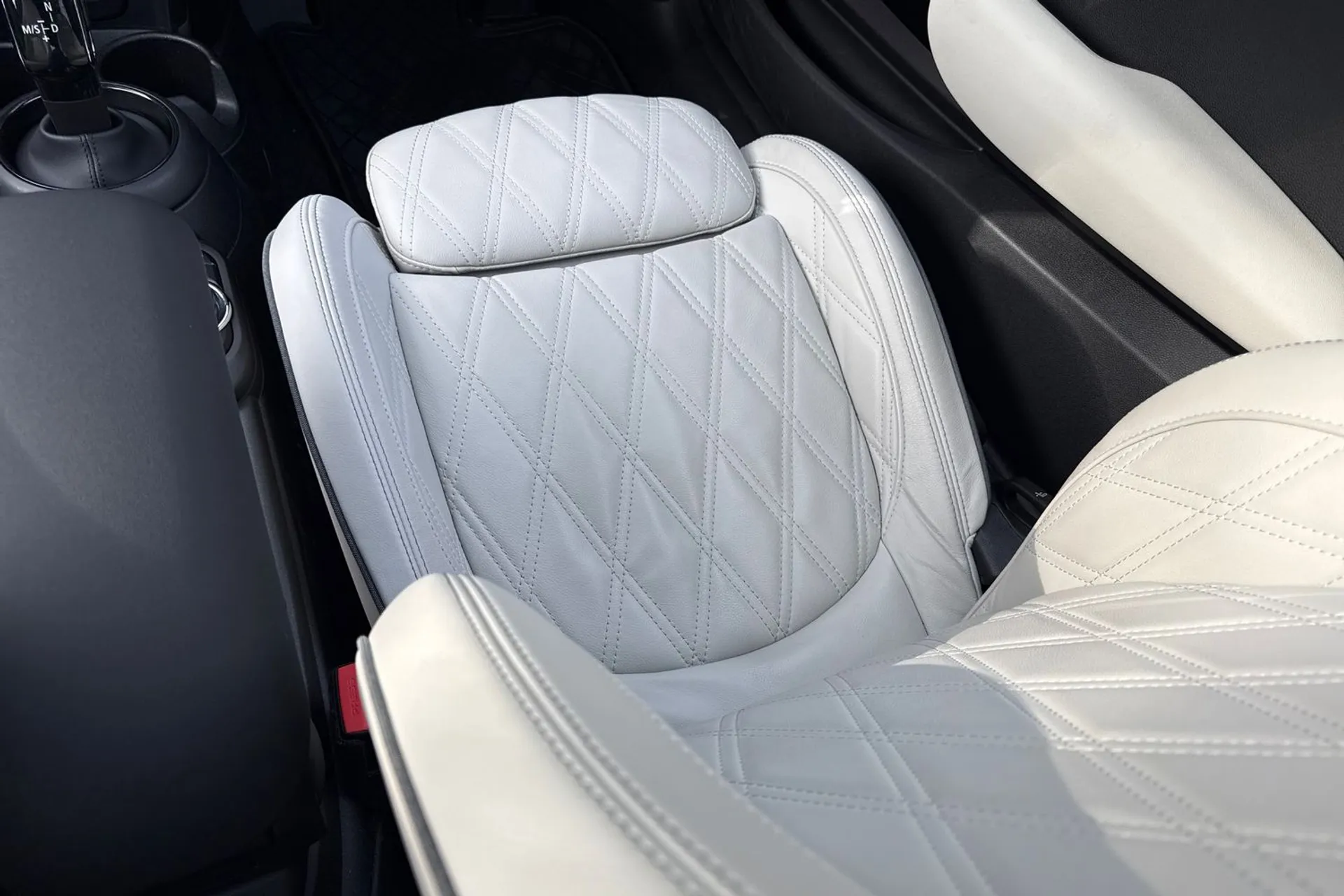 MINI HATCHBACK thumbnail image number 35