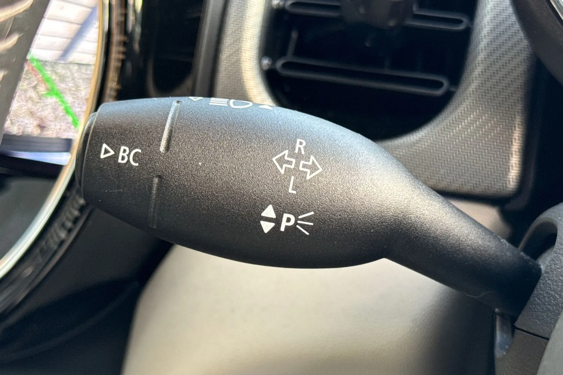 MINI HATCHBACK thumbnail image number 49