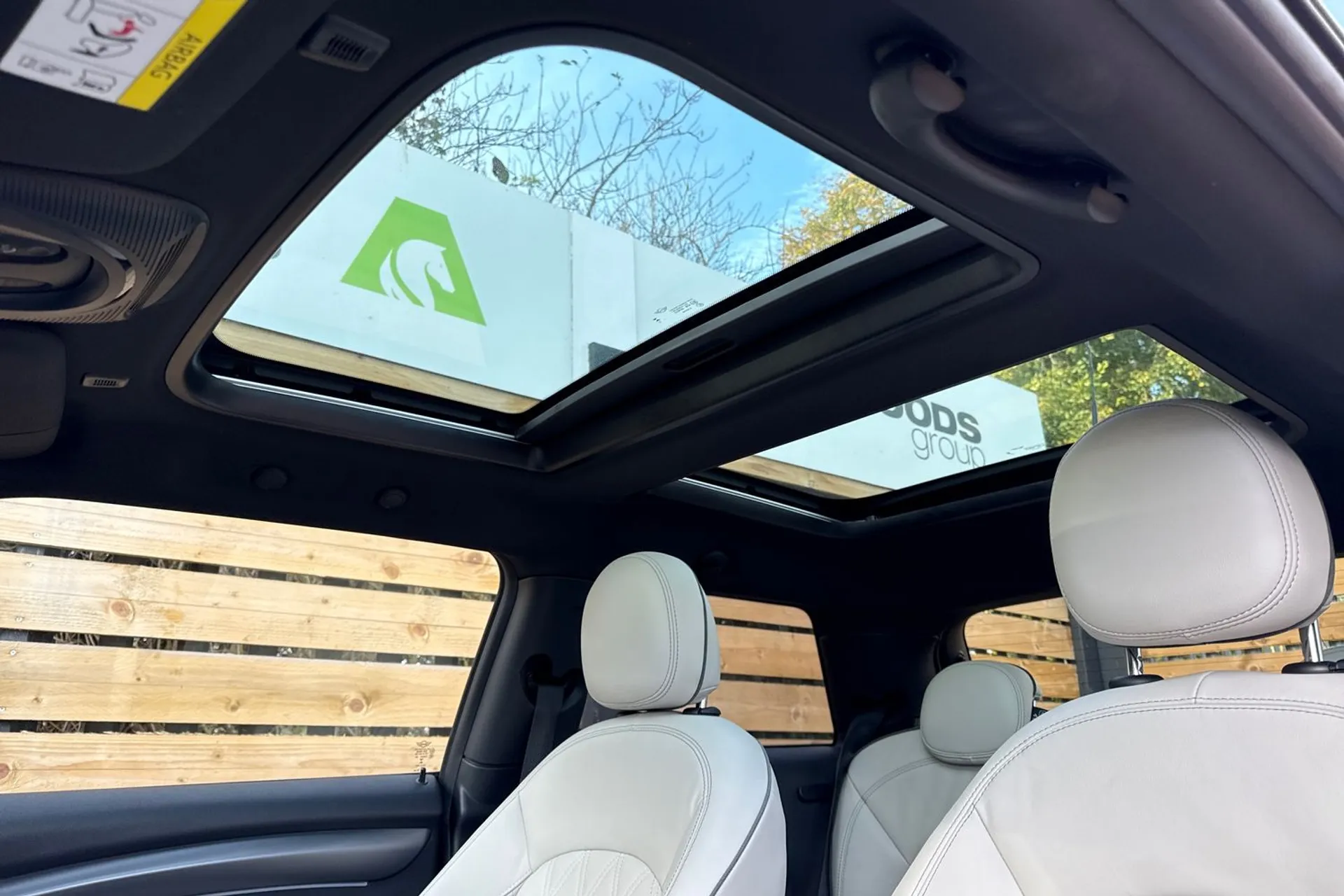 MINI HATCHBACK thumbnail image number 31