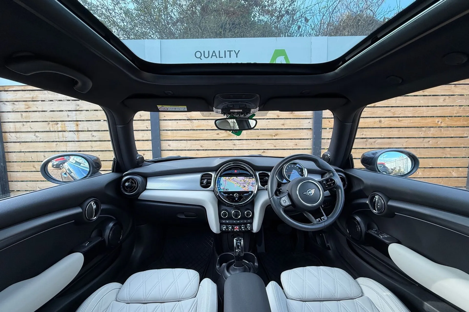 MINI HATCHBACK thumbnail image number 3