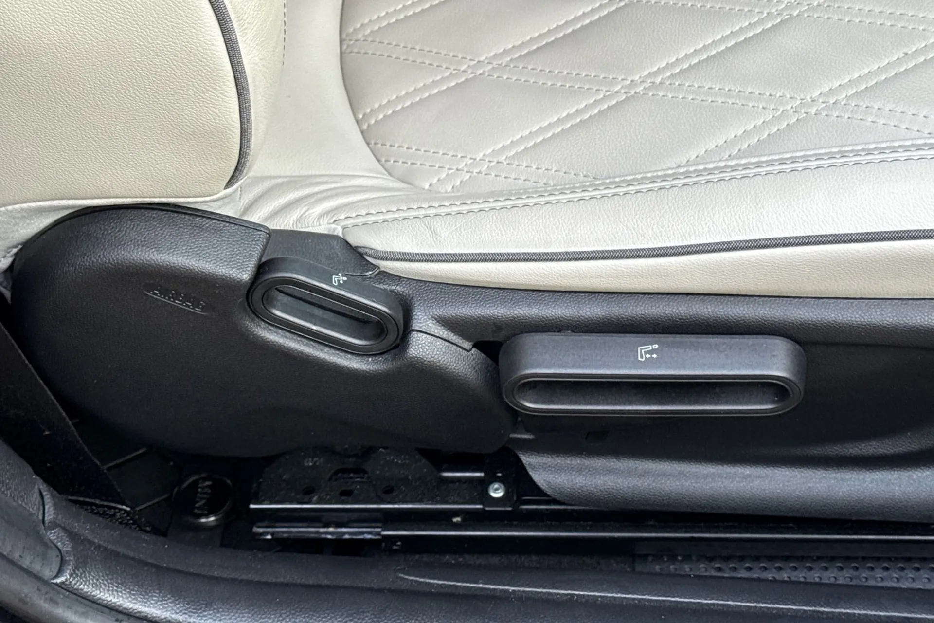 MINI HATCHBACK thumbnail image number 44