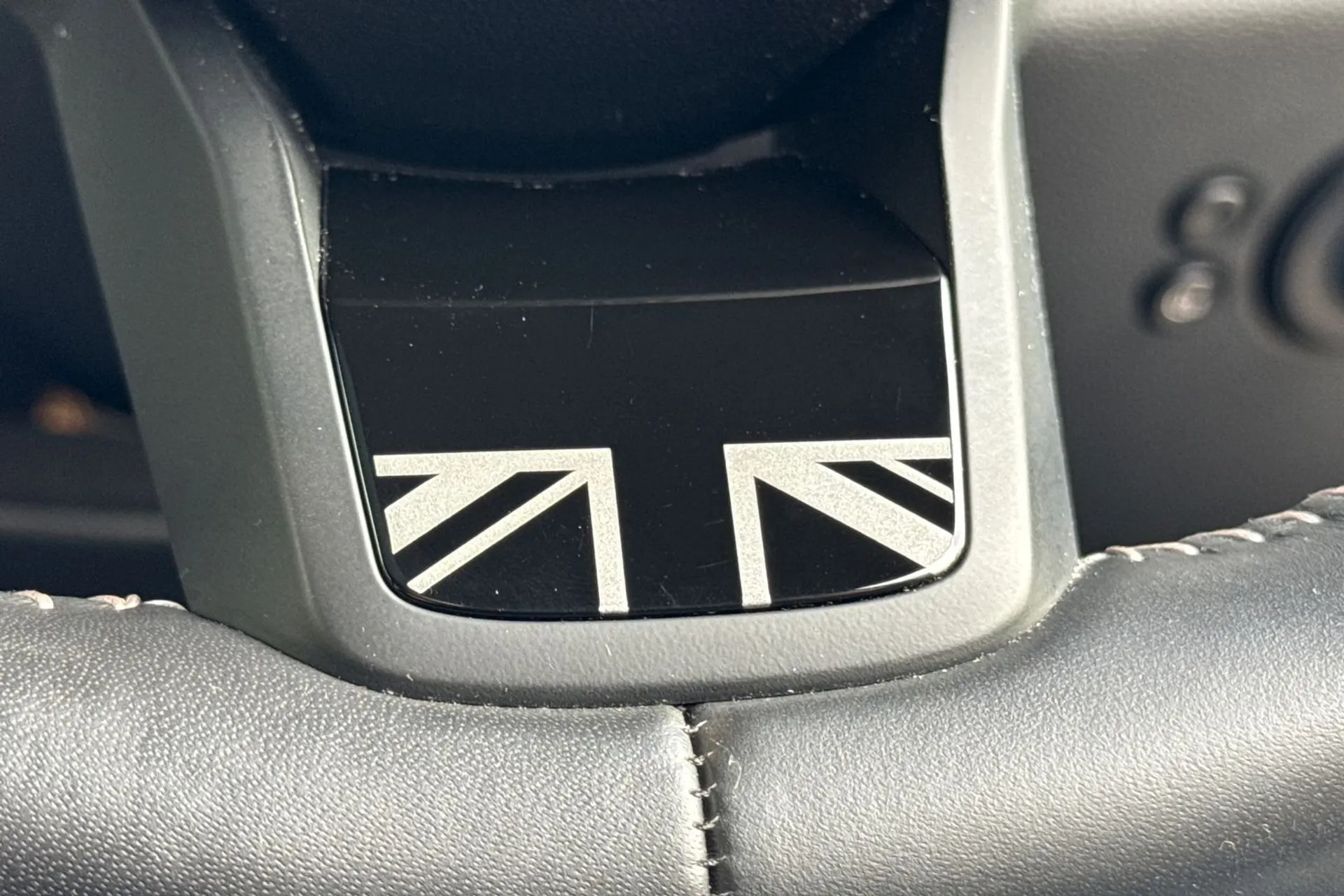 MINI HATCHBACK thumbnail image number 39