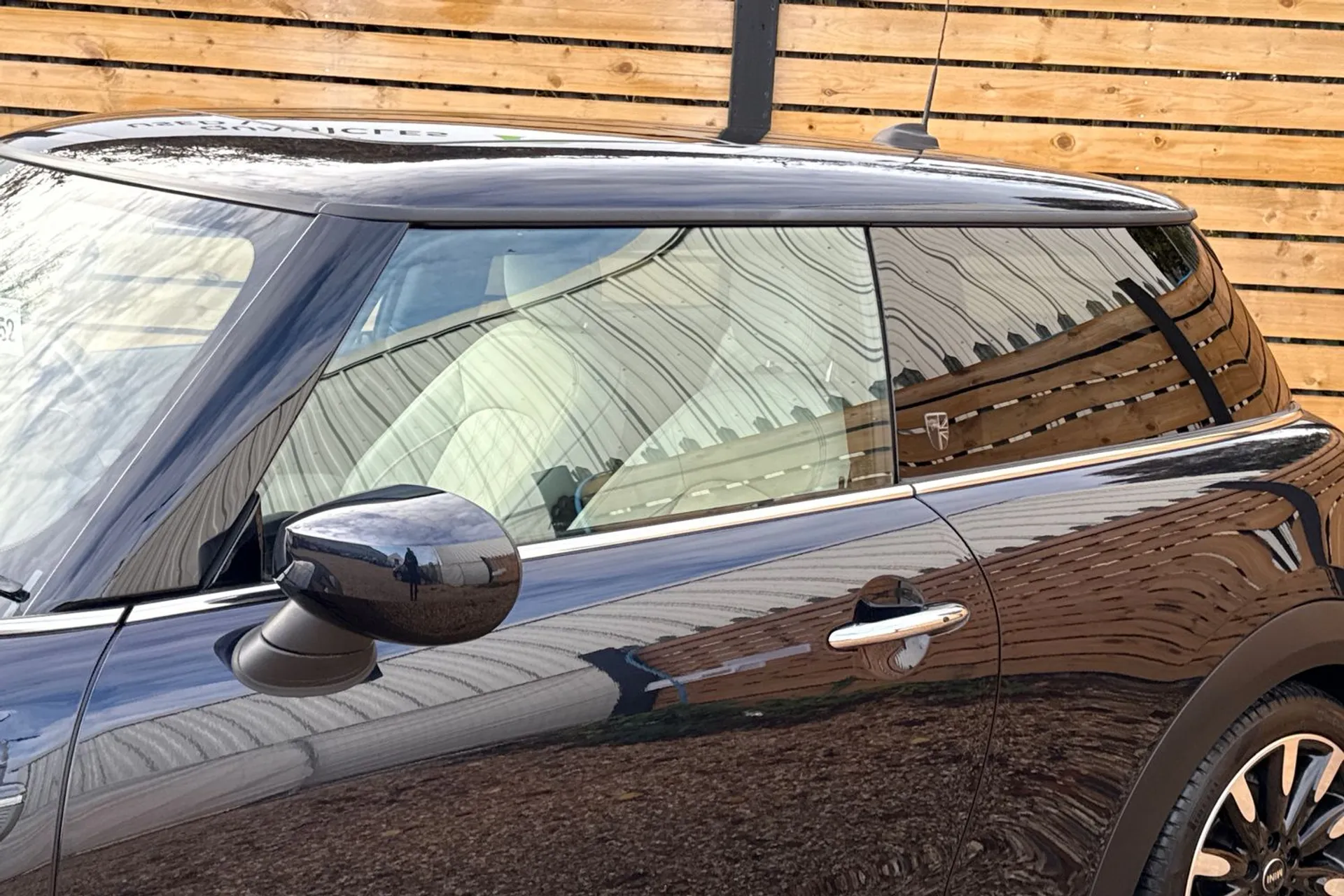 MINI HATCHBACK thumbnail image number 15