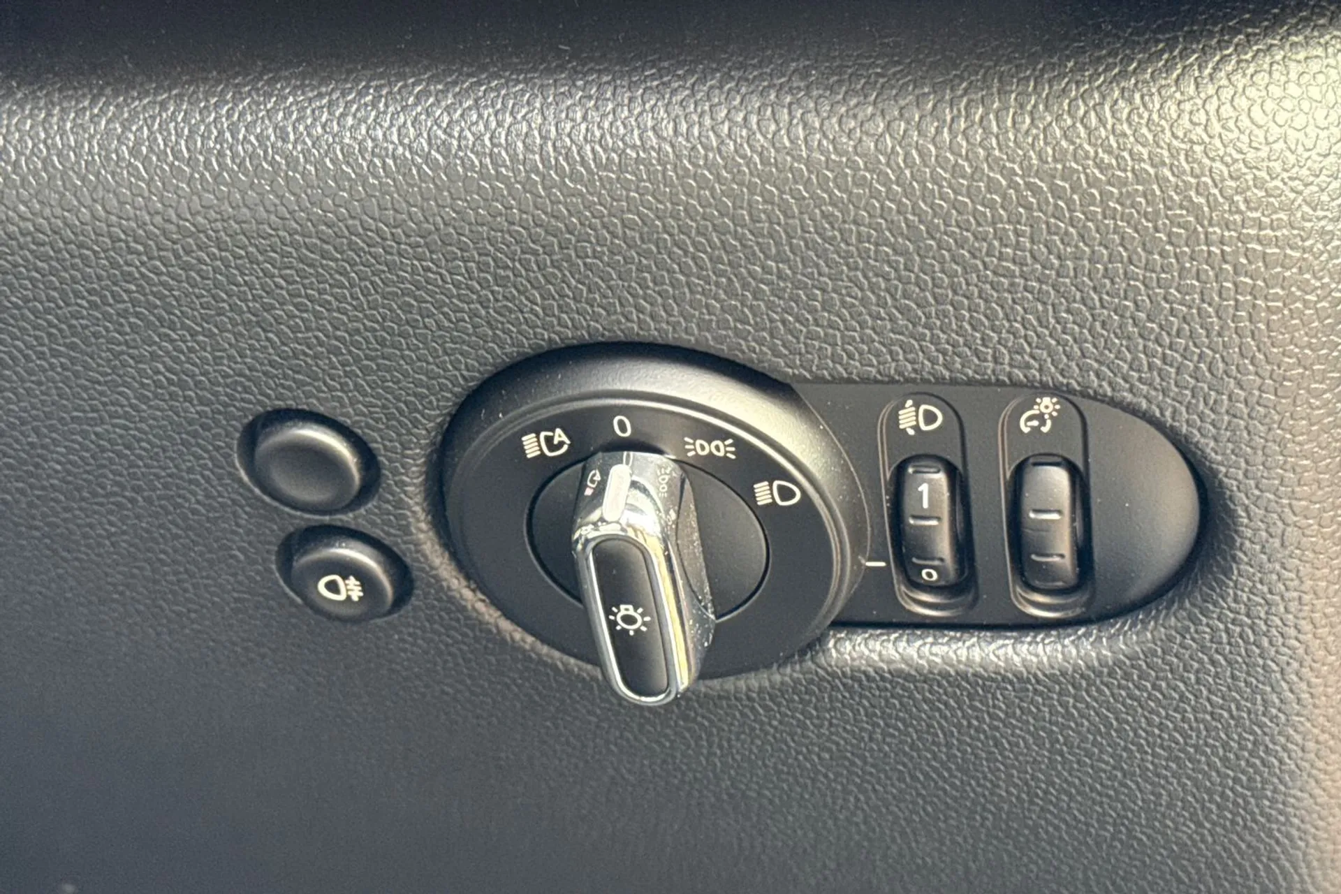 MINI HATCHBACK thumbnail image number 47