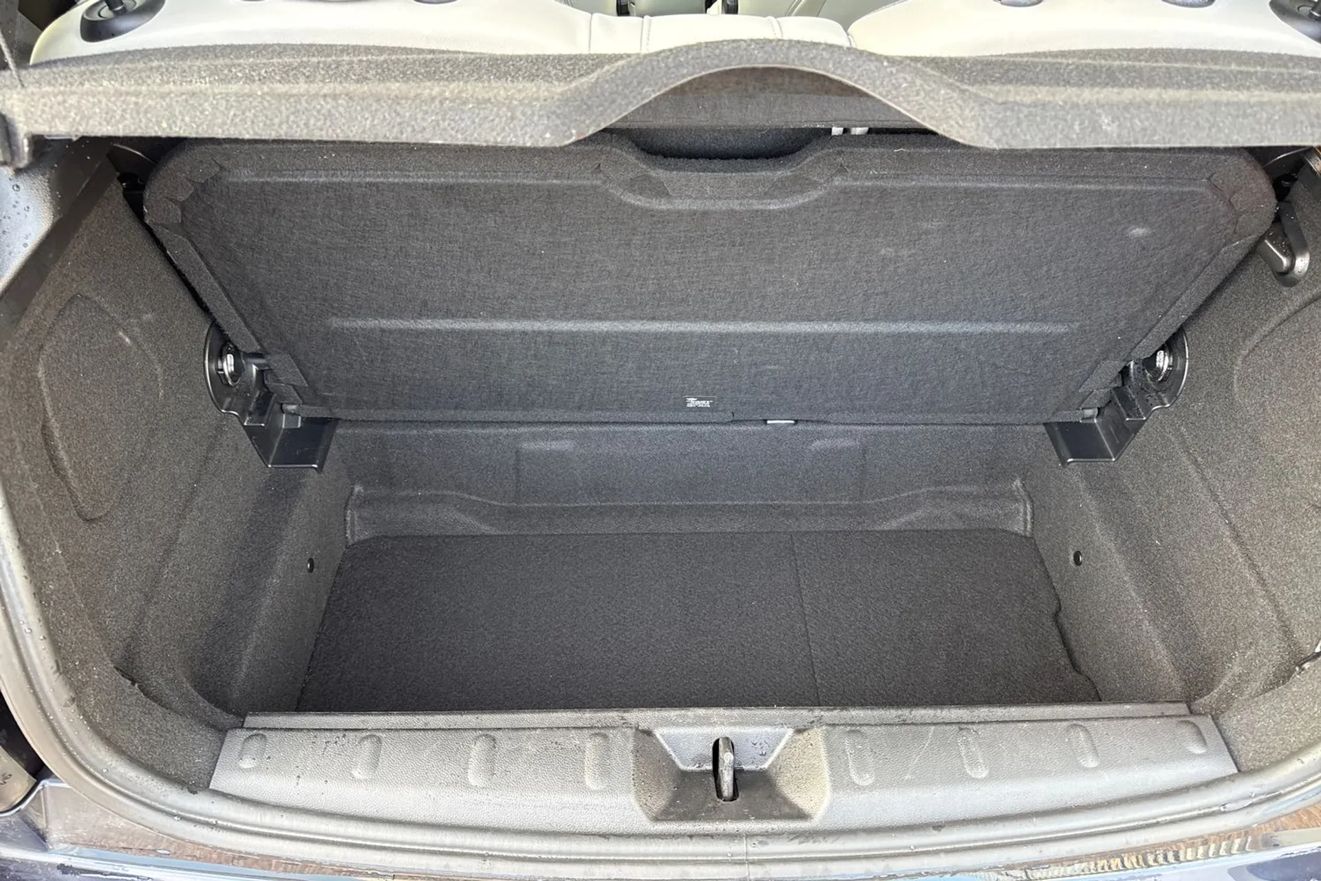 MINI HATCHBACK thumbnail image number 22