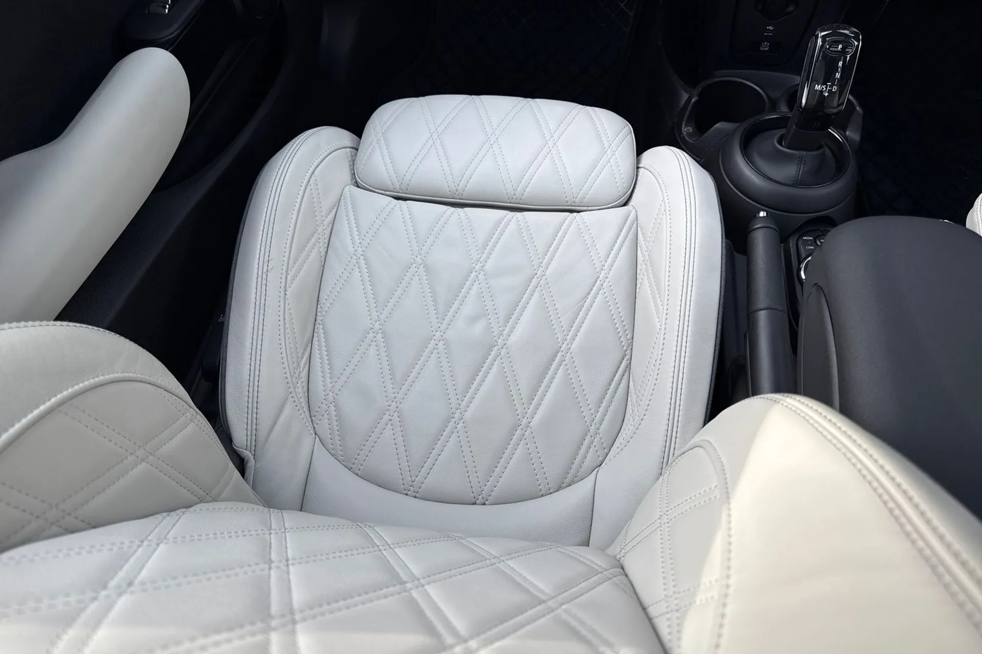 MINI HATCHBACK thumbnail image number 34