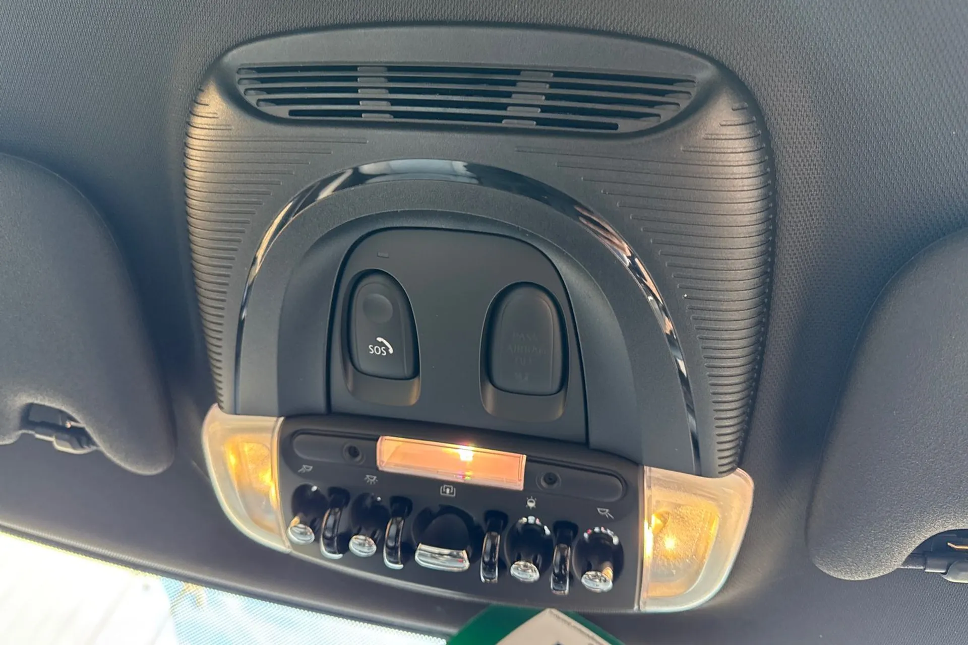 MINI HATCHBACK thumbnail image number 51