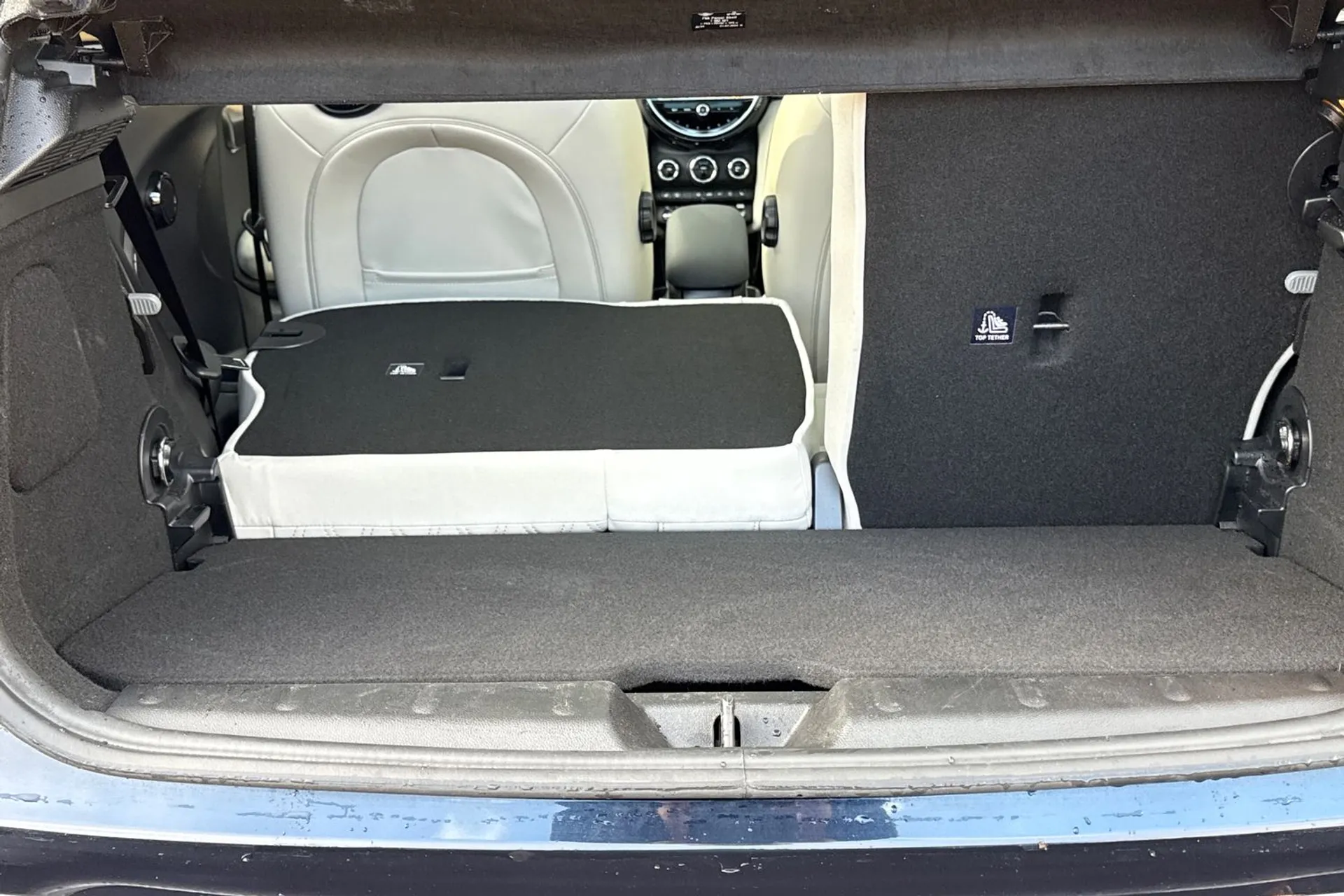 MINI HATCHBACK thumbnail image number 23