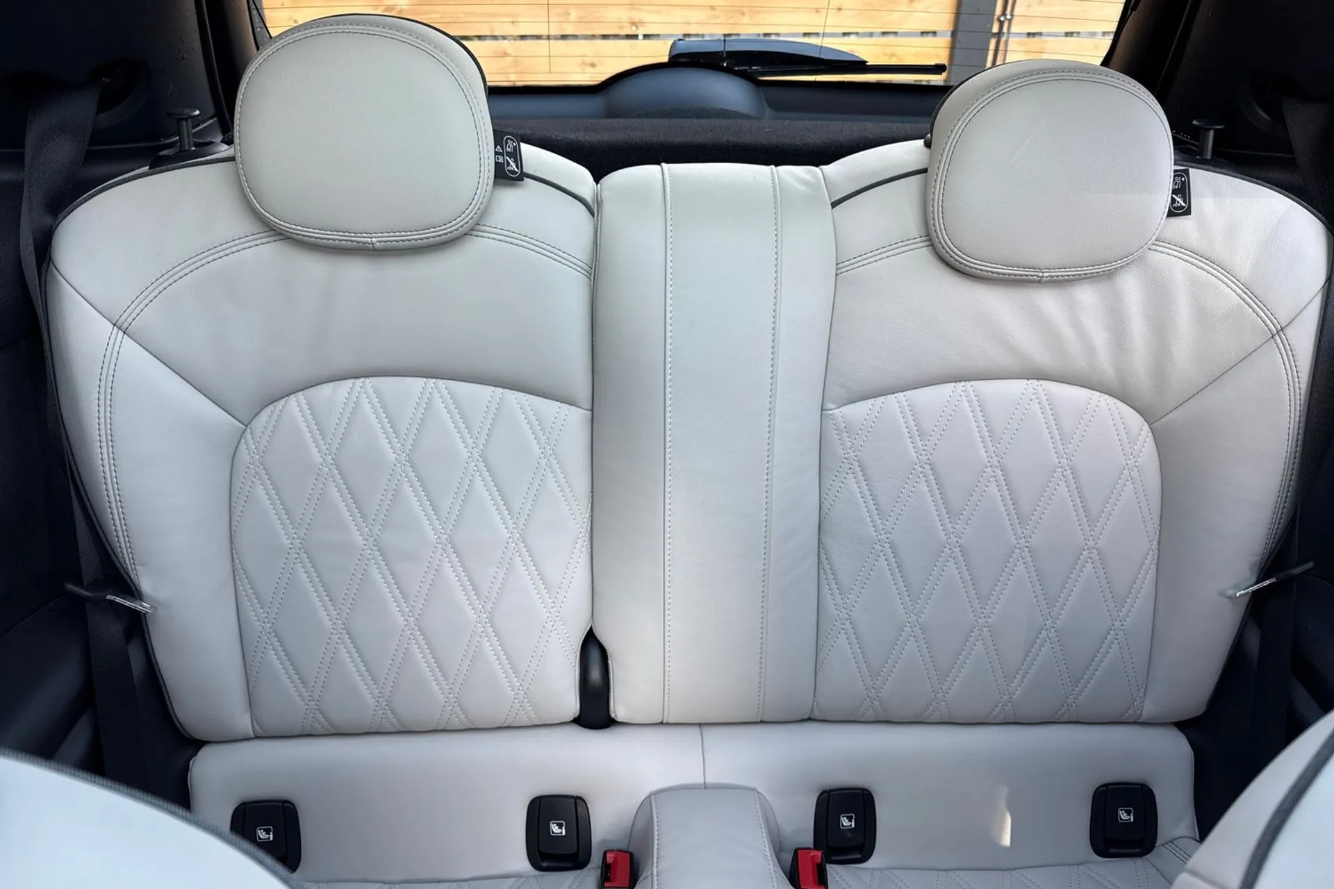 MINI HATCHBACK thumbnail image number 33