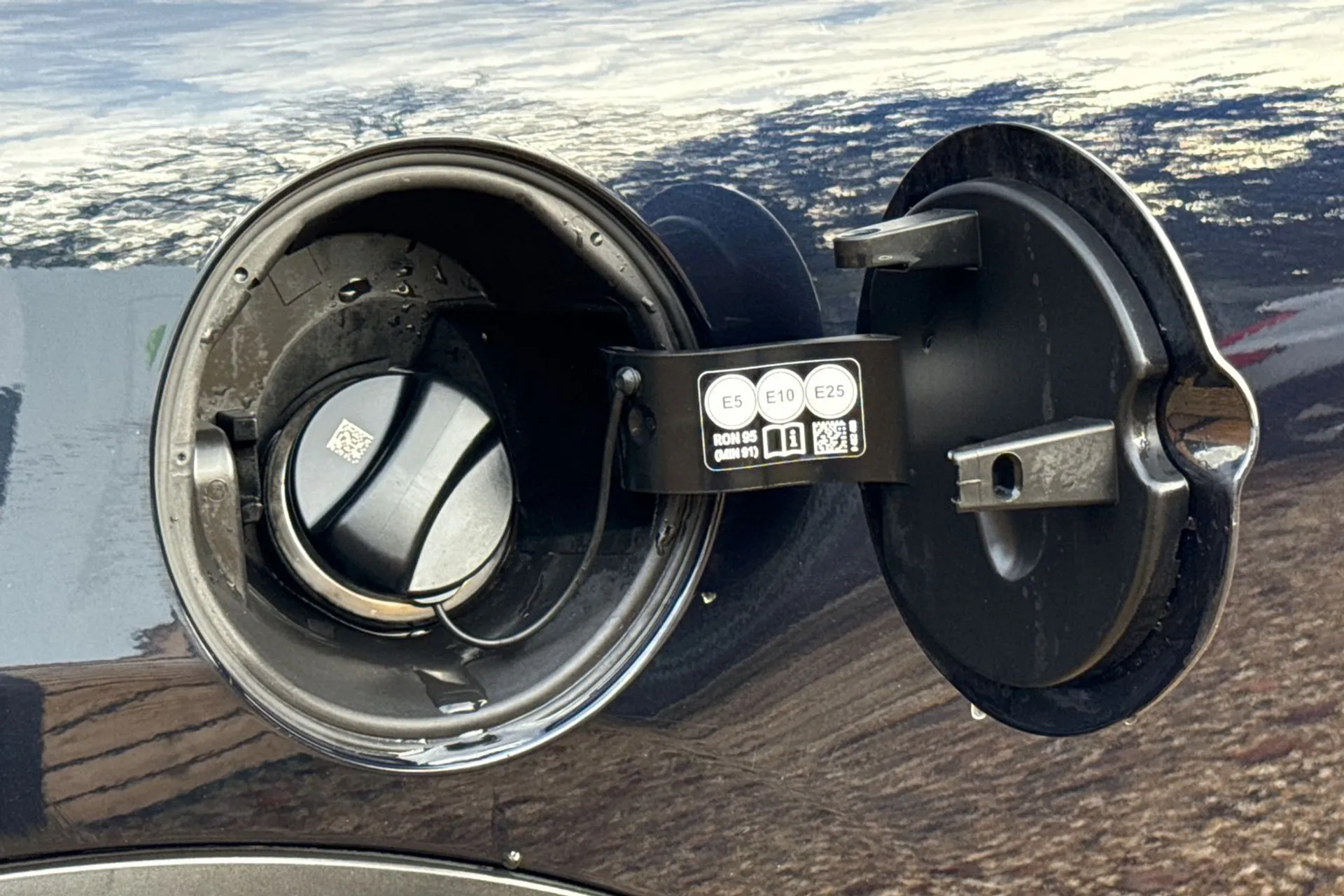 MINI HATCHBACK thumbnail image number 20