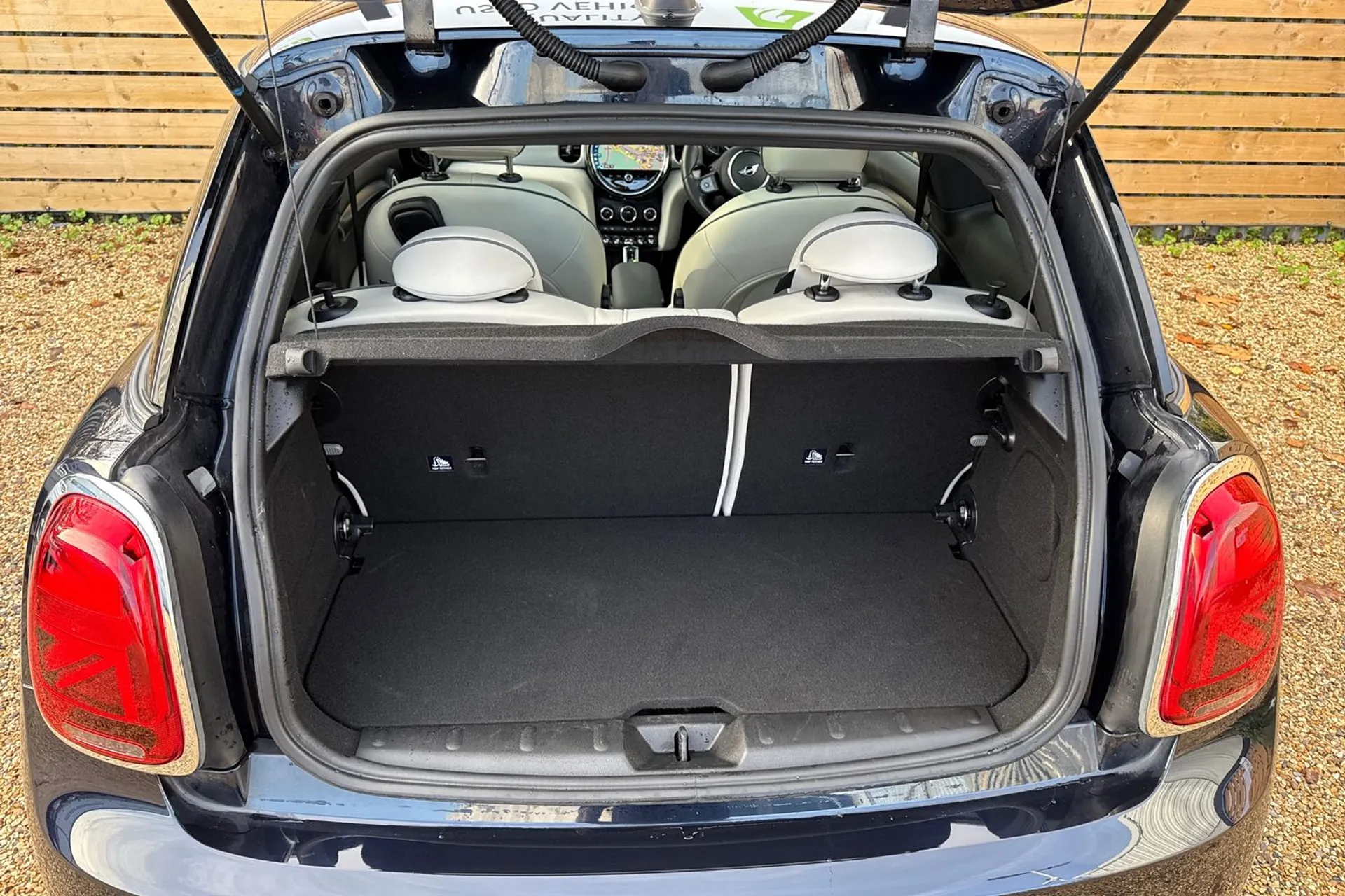 MINI HATCHBACK thumbnail image number 21