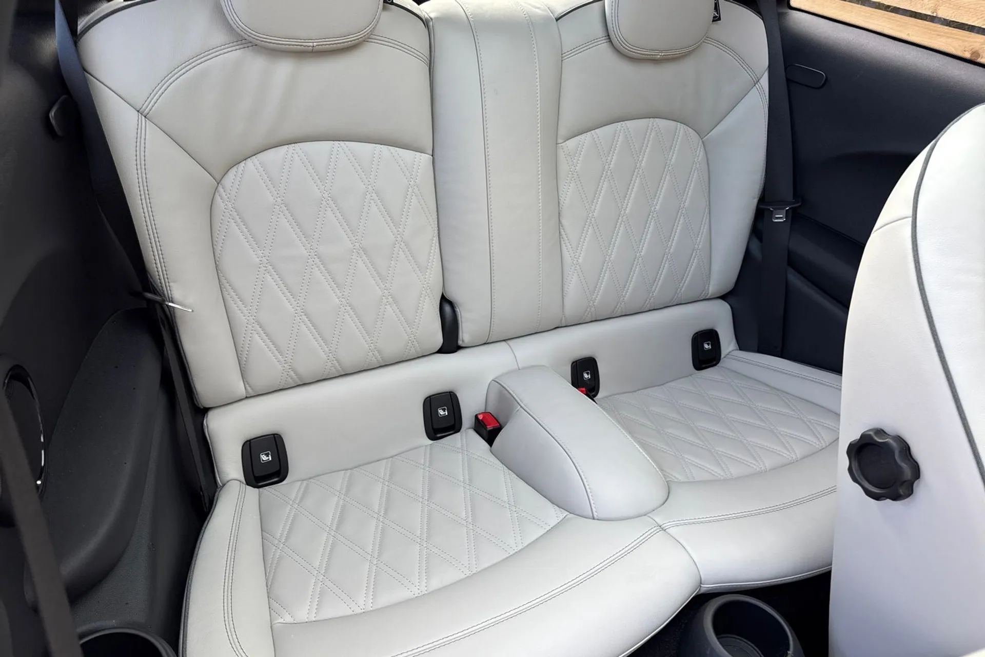 MINI HATCHBACK thumbnail image number 24