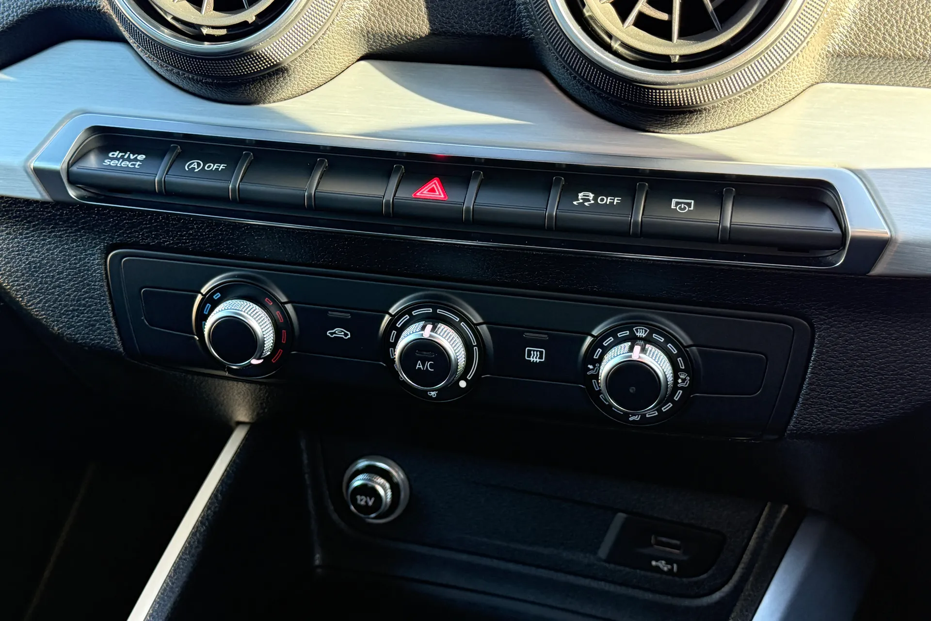 Audi Q2 thumbnail image number 13