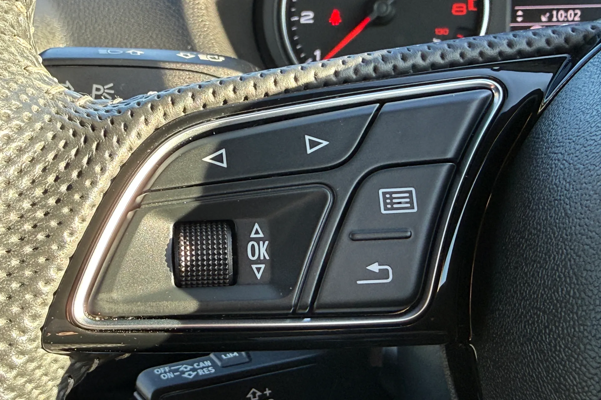 Audi Q2 thumbnail image number 17