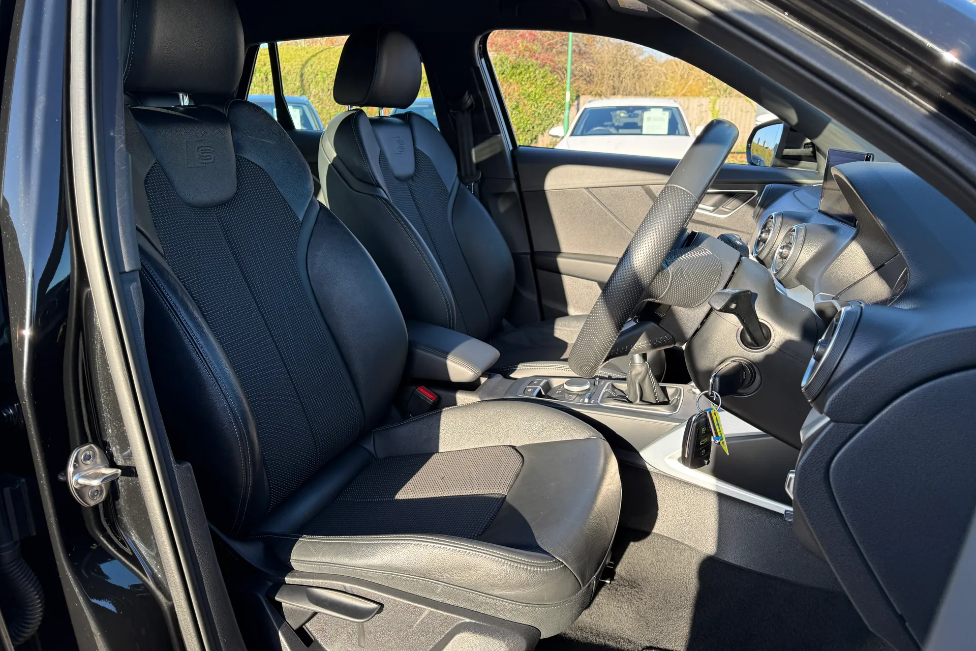 Audi Q2 thumbnail image number 23