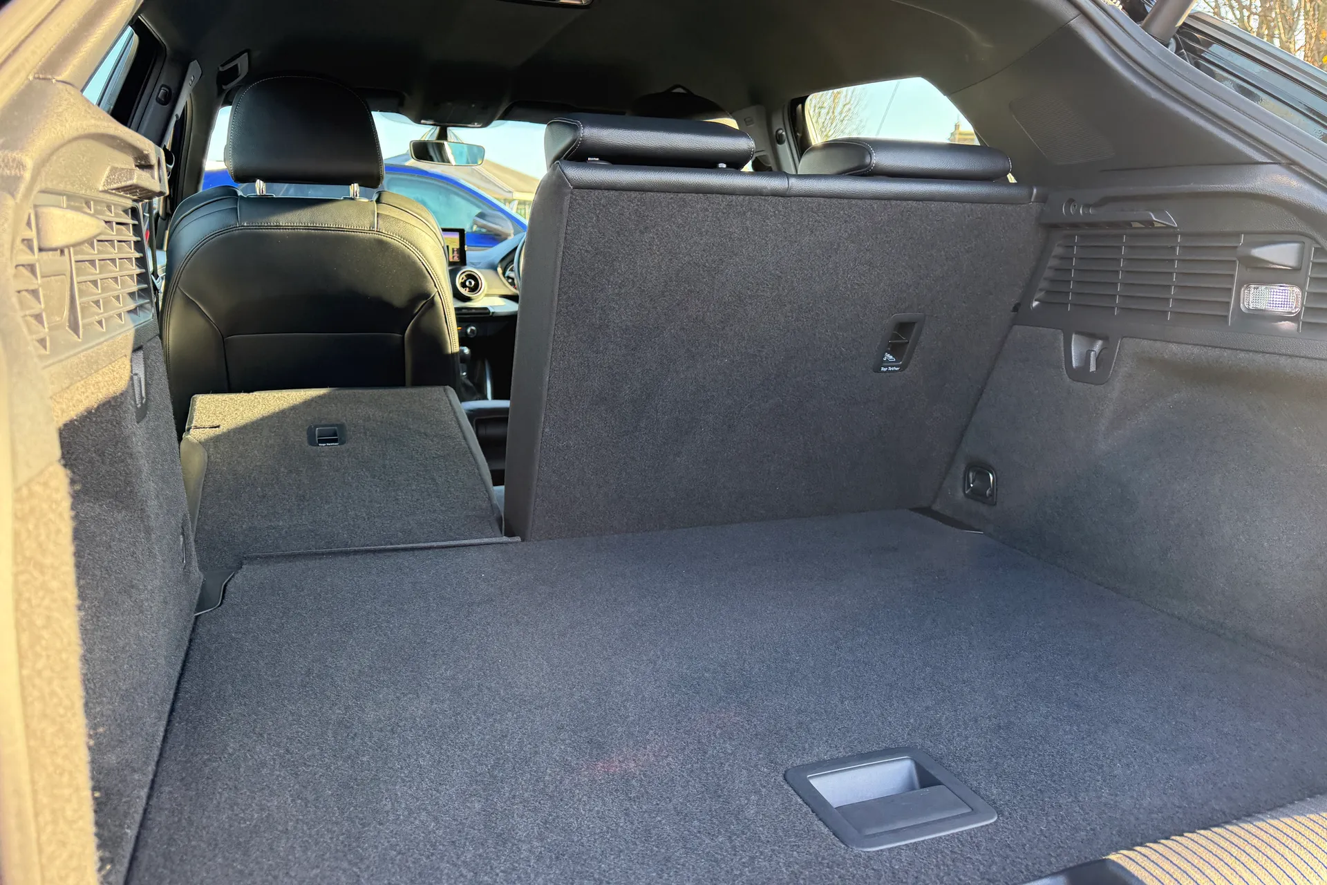 Audi Q2 thumbnail image number 32