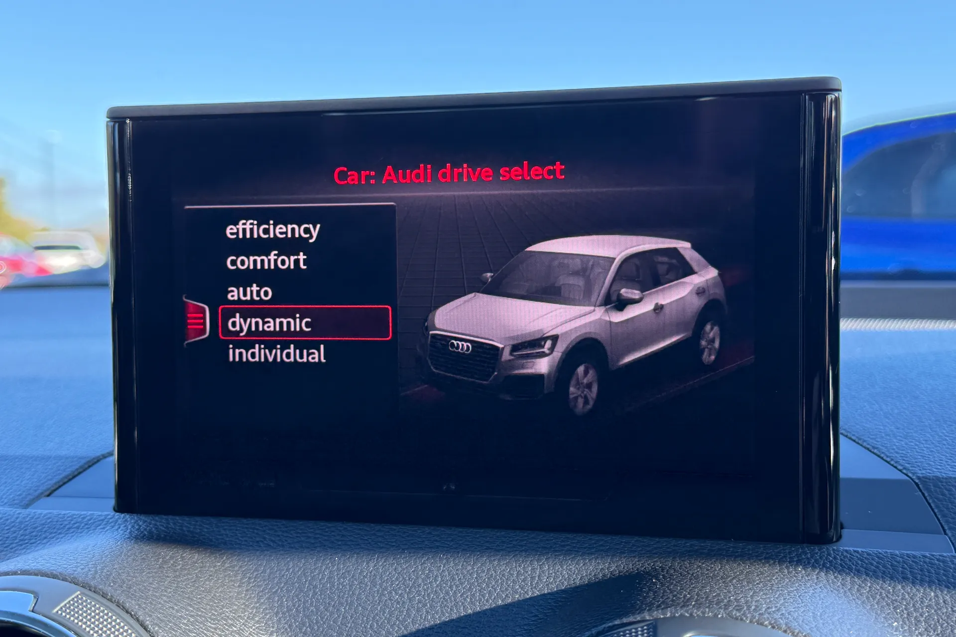 Audi Q2 thumbnail image number 8