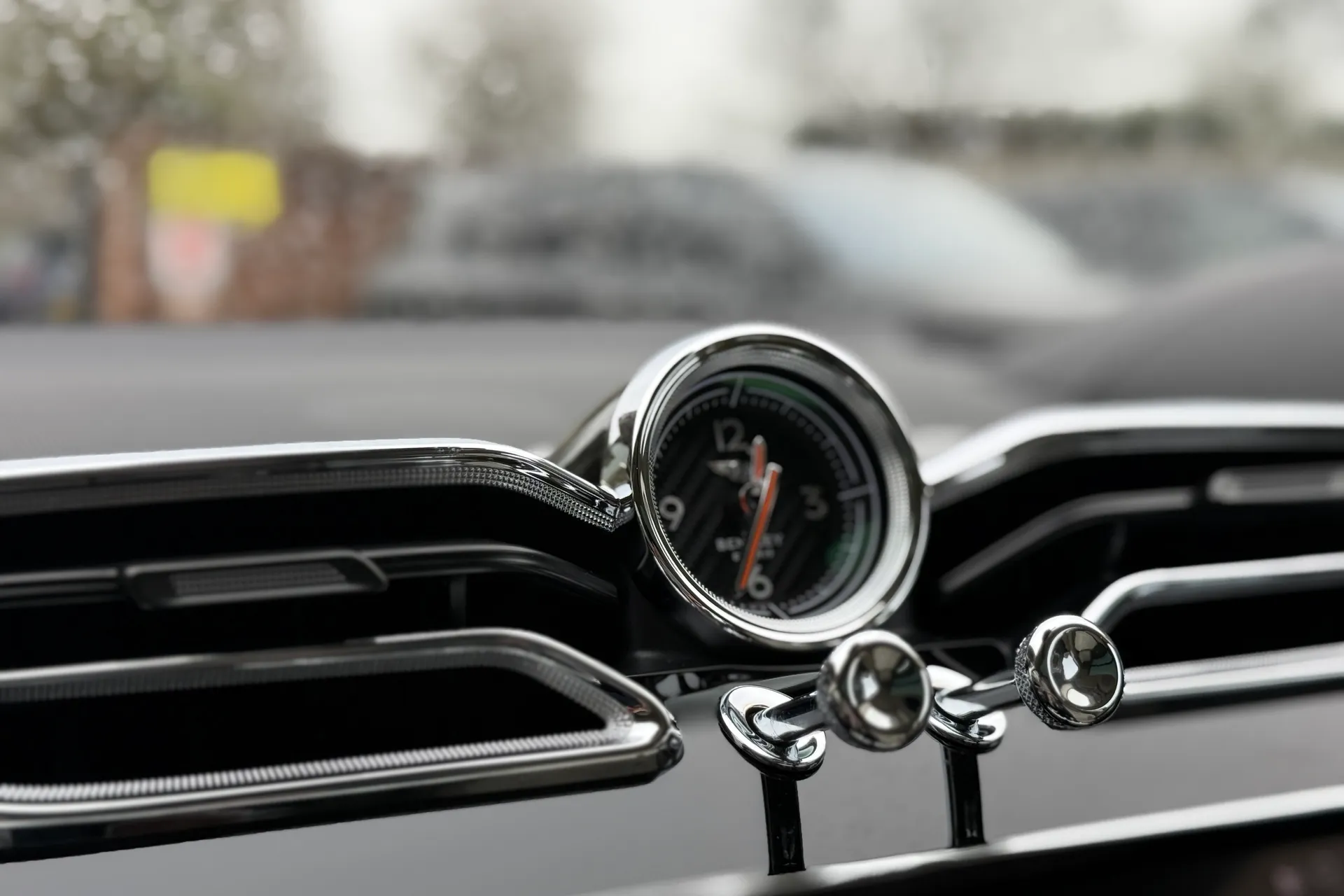 Bentley BENTAYGA thumbnail image number 35