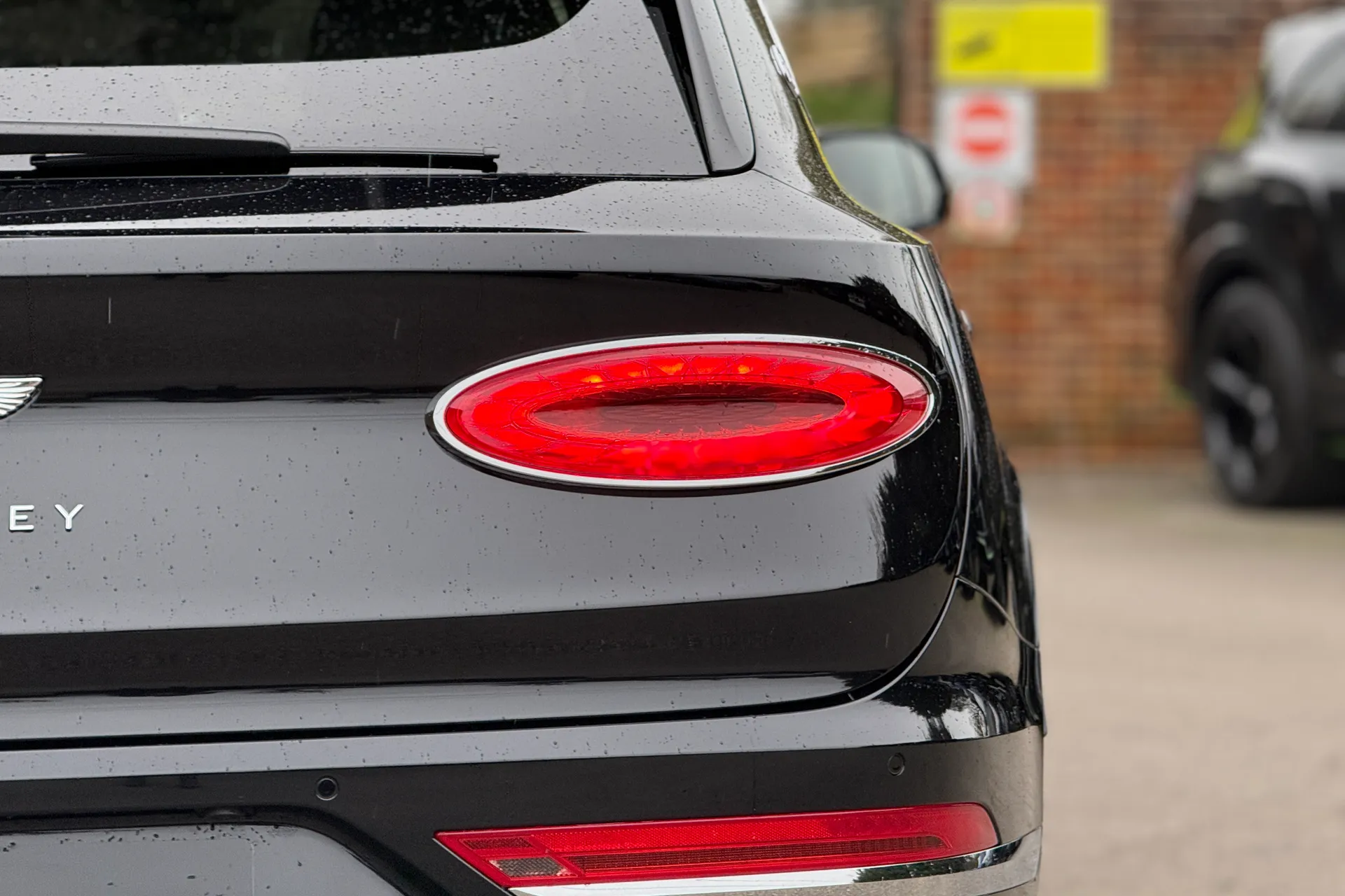 Bentley BENTAYGA thumbnail image number 8