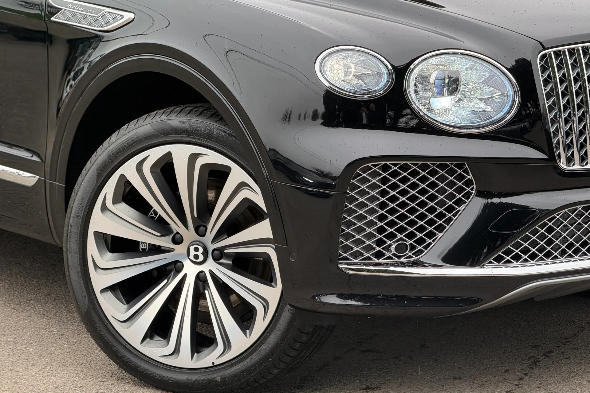 Bentley BENTAYGA thumbnail image number 2