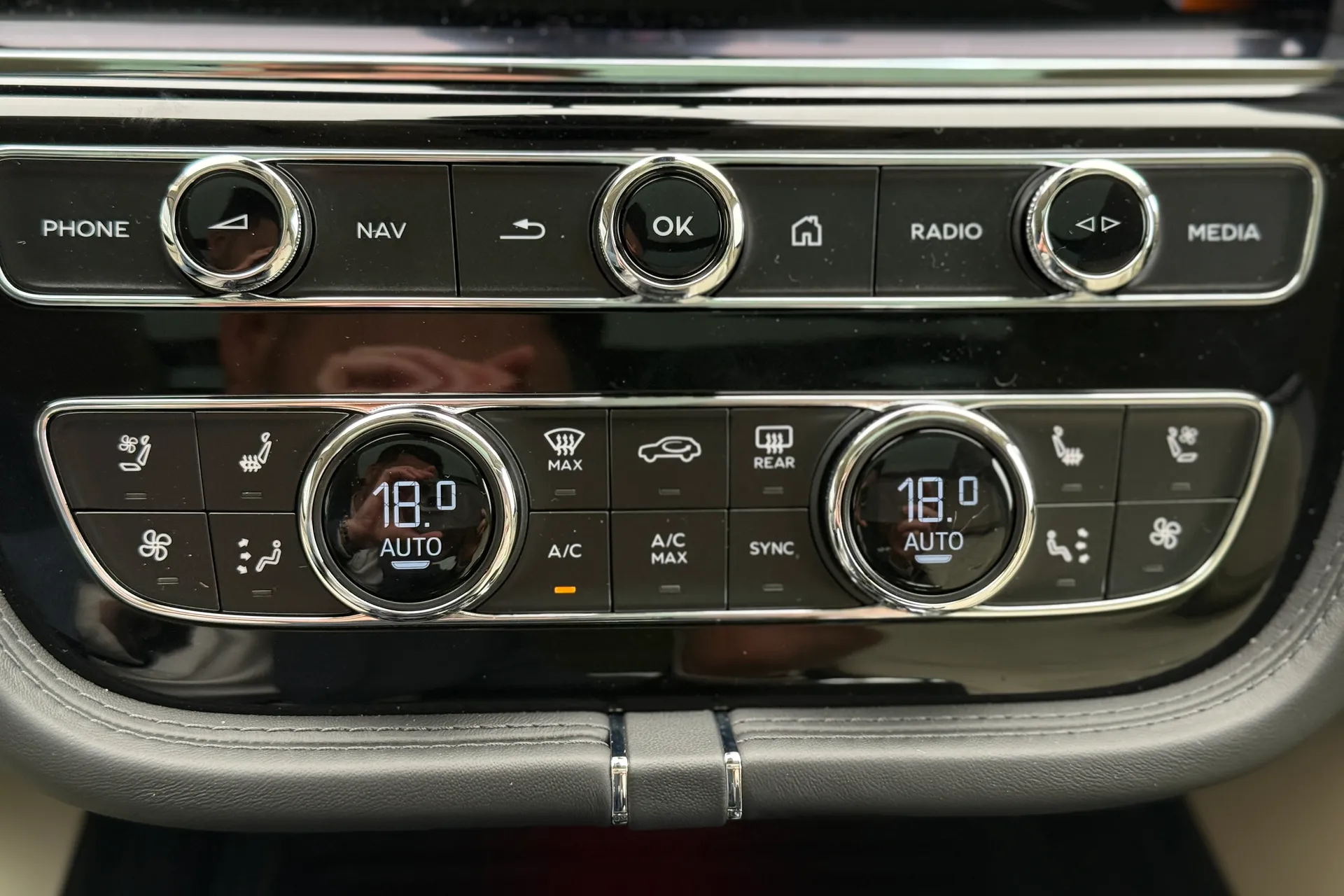 Bentley BENTAYGA thumbnail image number 33