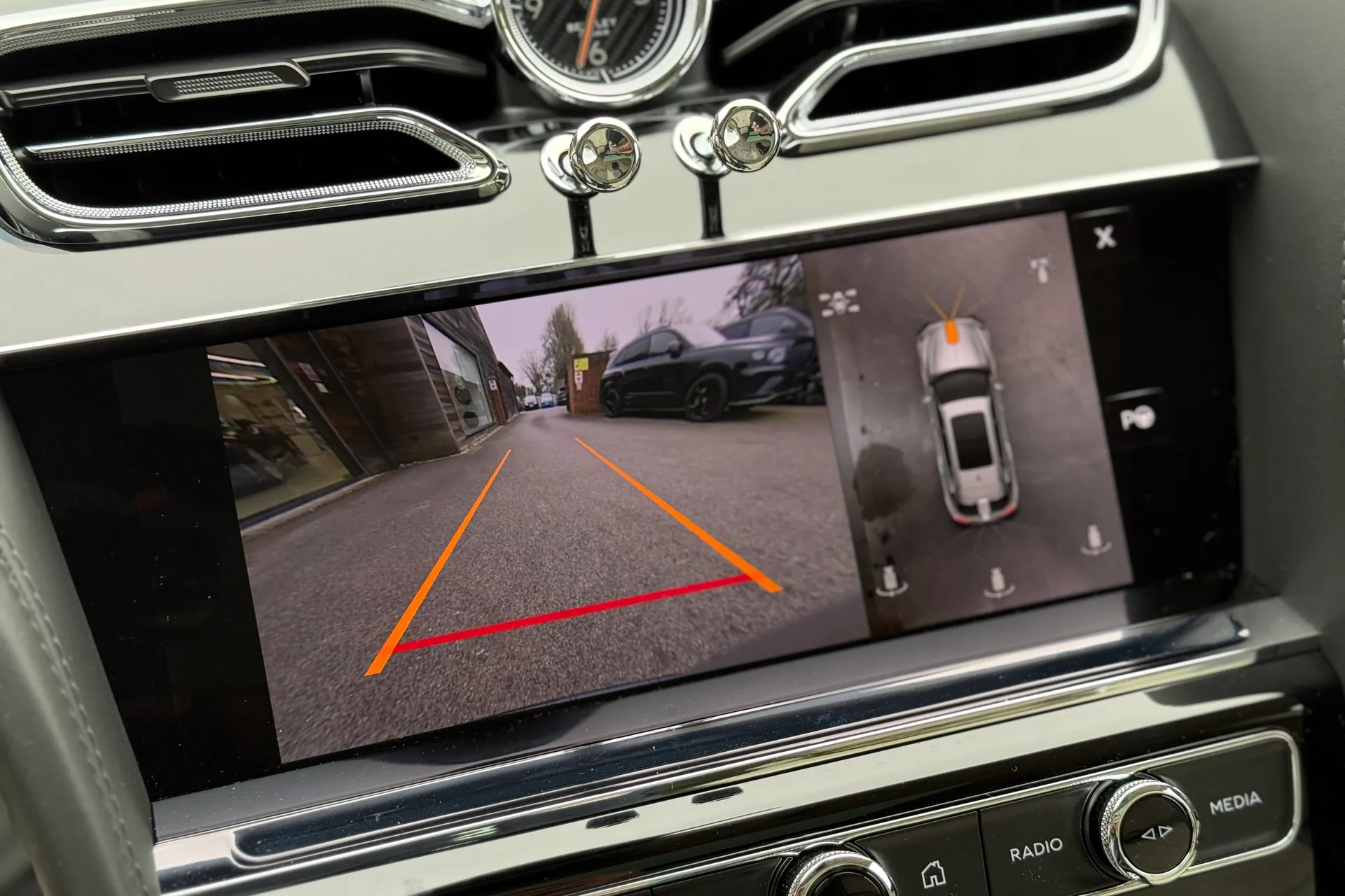 Bentley BENTAYGA thumbnail image number 34