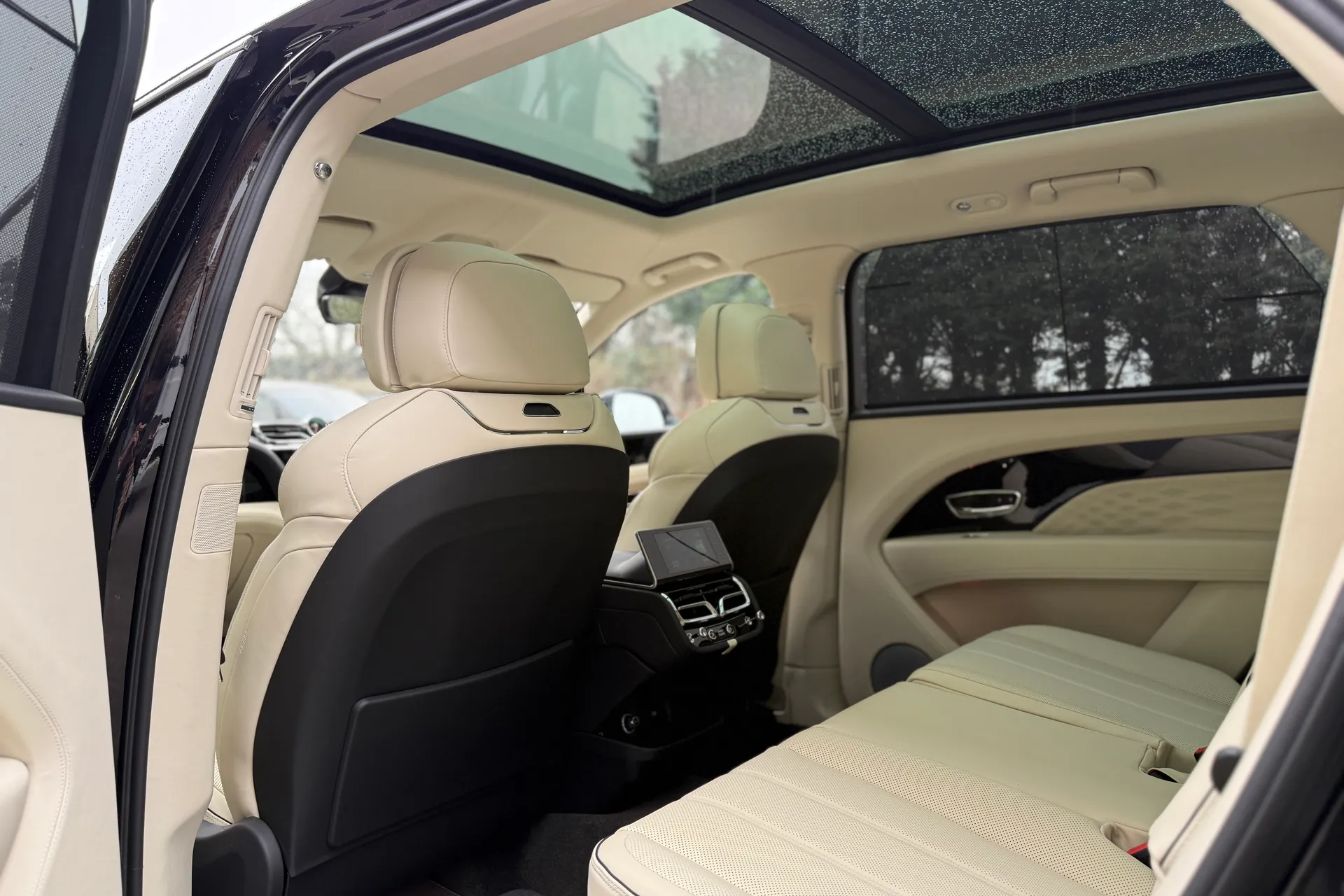 Bentley BENTAYGA thumbnail image number 29