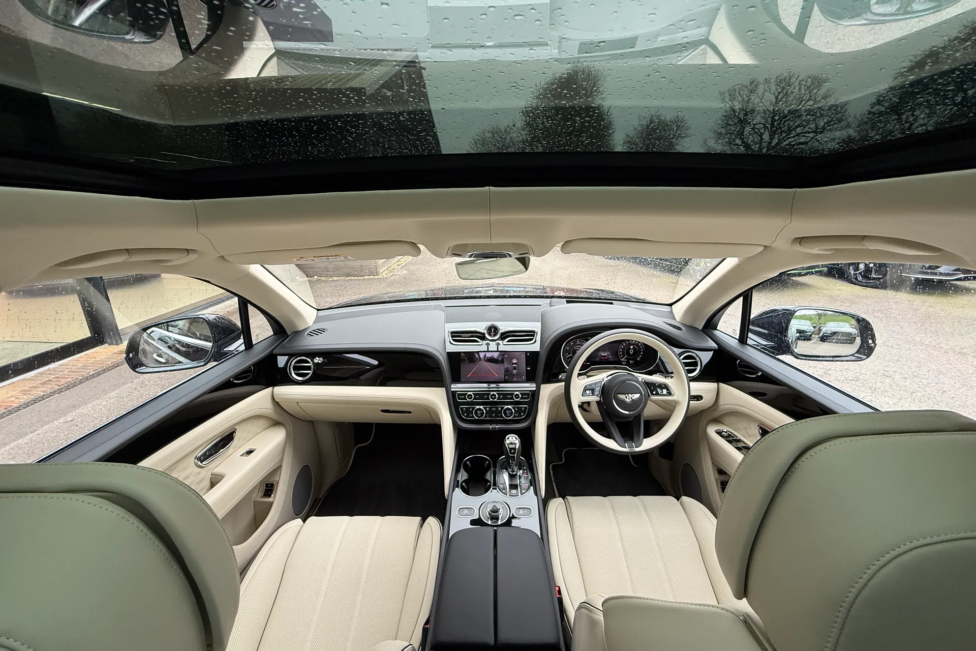 Bentley BENTAYGA thumbnail image number 17