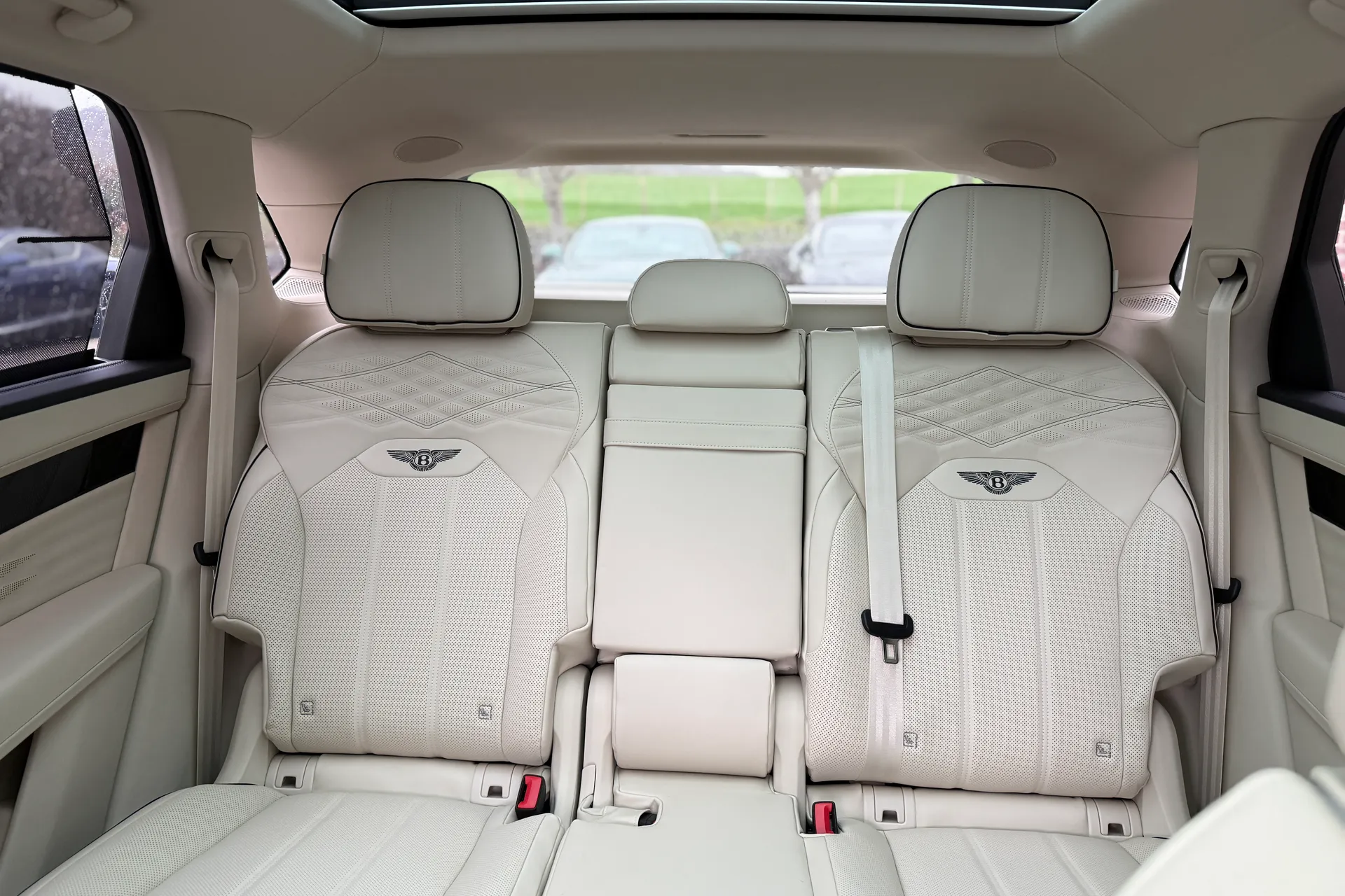 Bentley BENTAYGA thumbnail image number 37